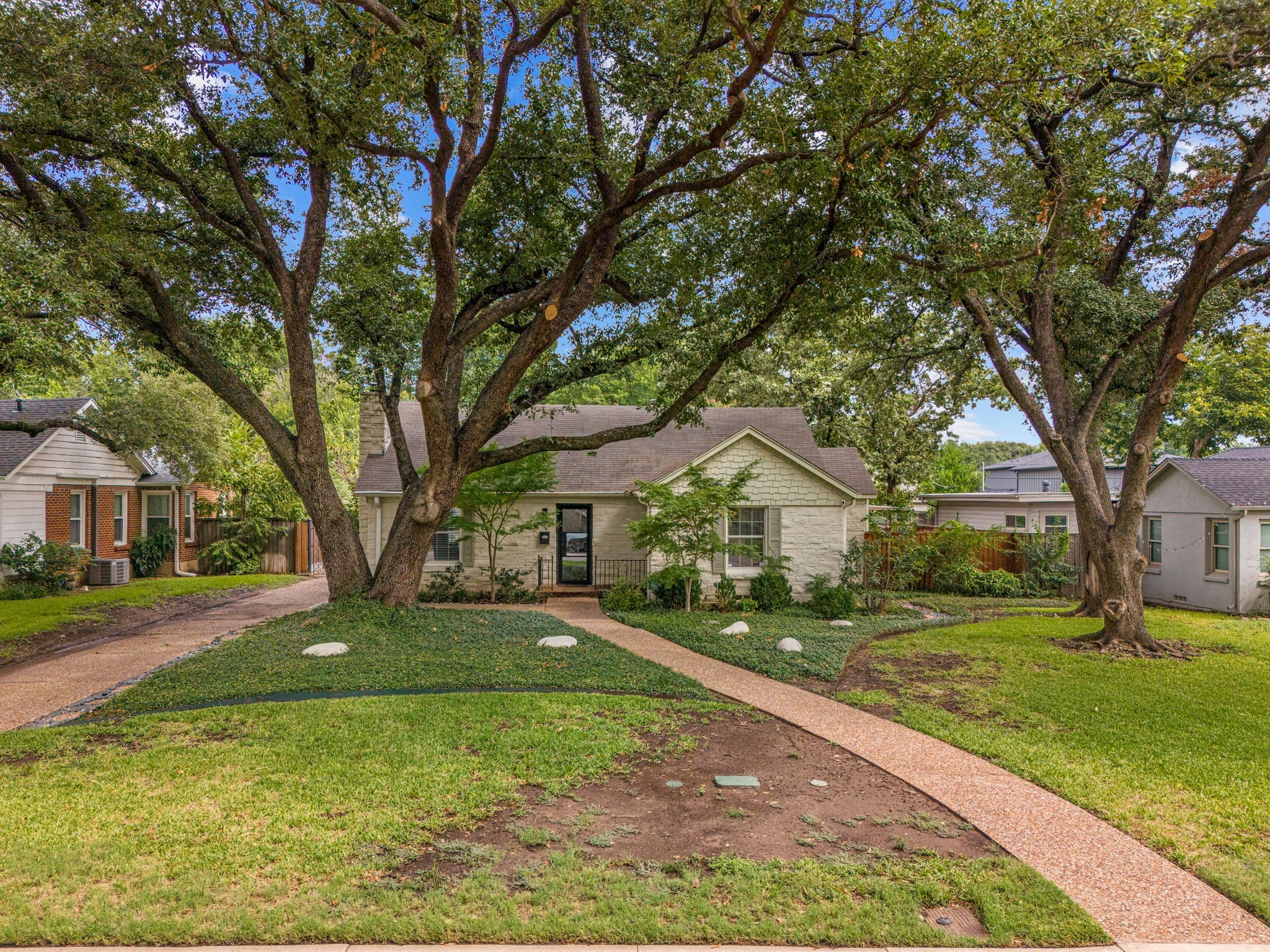 3632 W Biddison Street