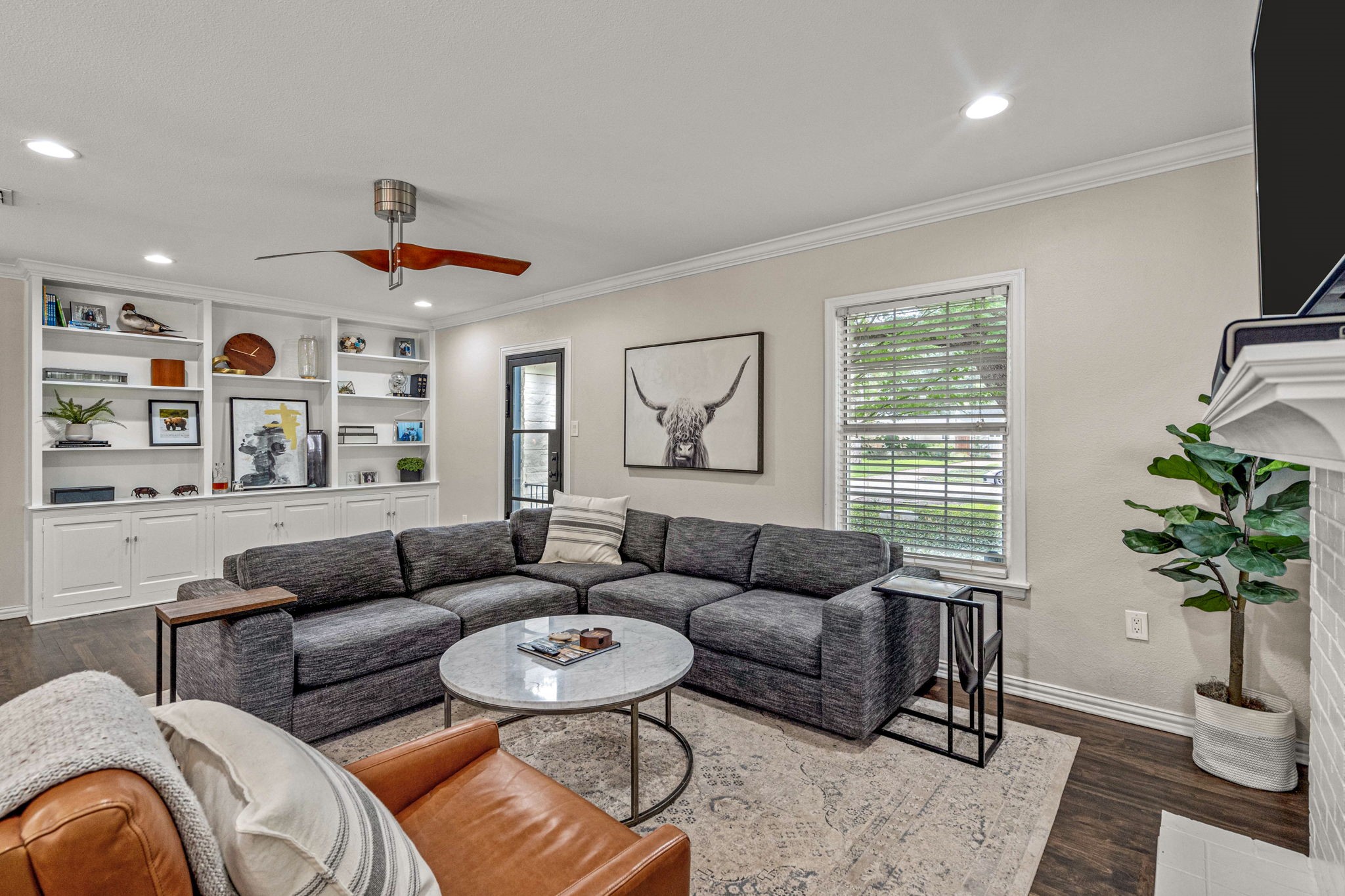 3632 W Biddison Street