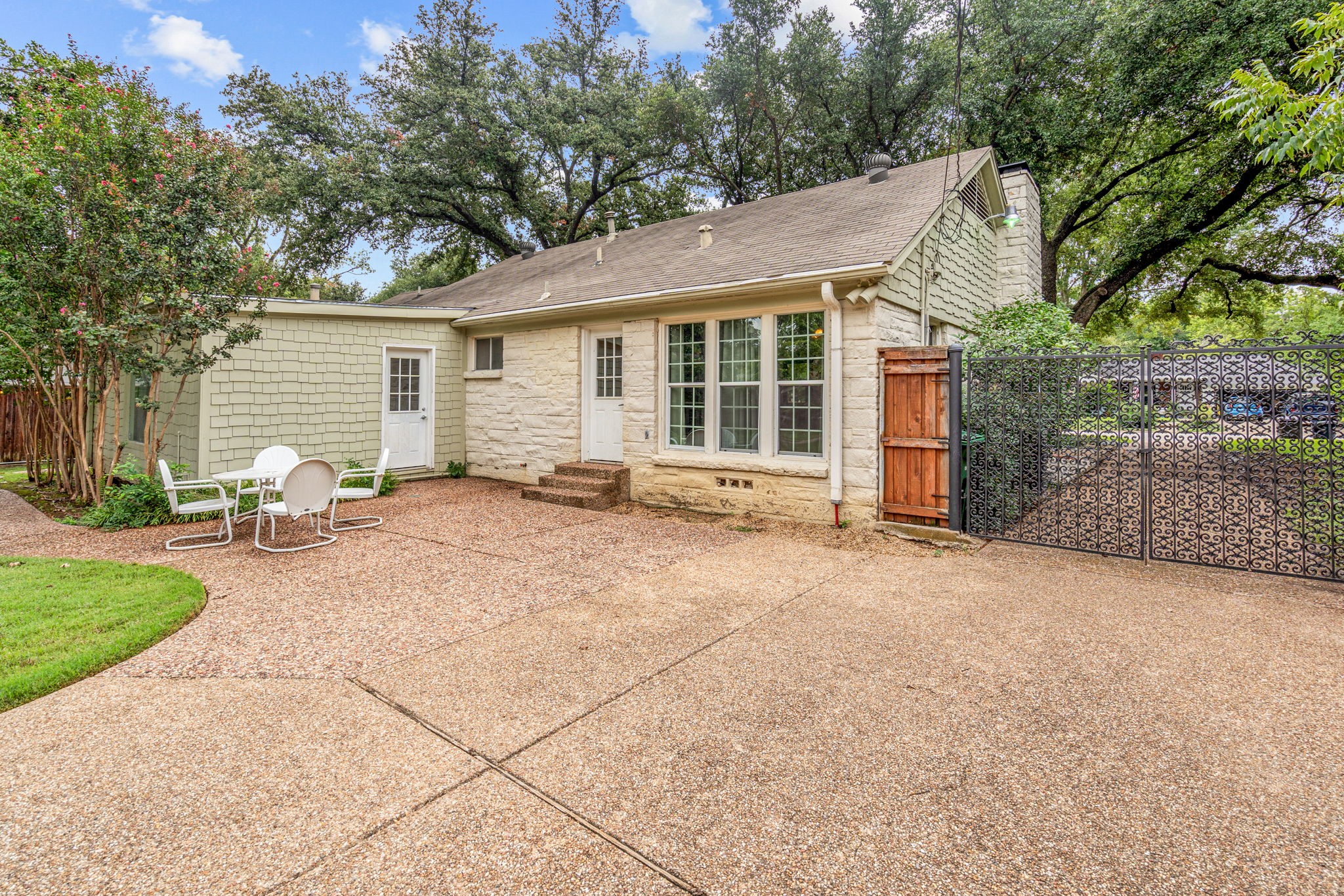 3632 W Biddison Street