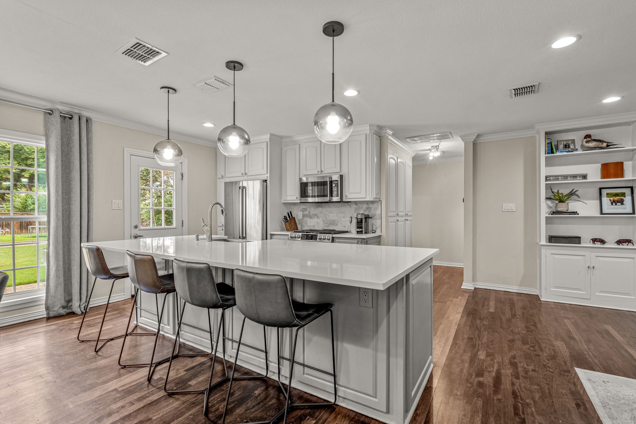 3632 W Biddison Street