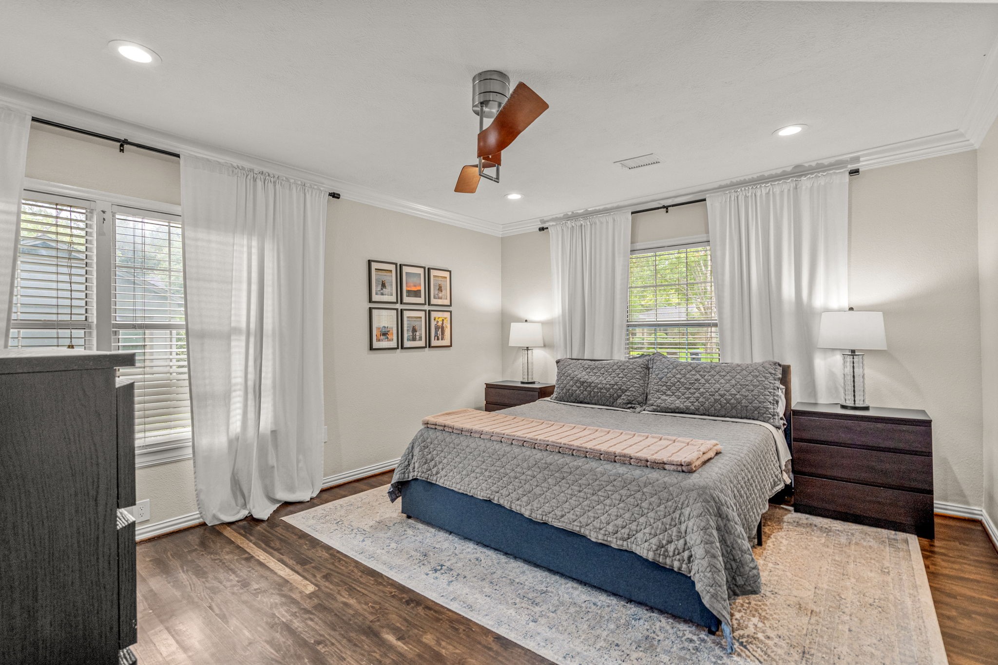 3632 W Biddison Street