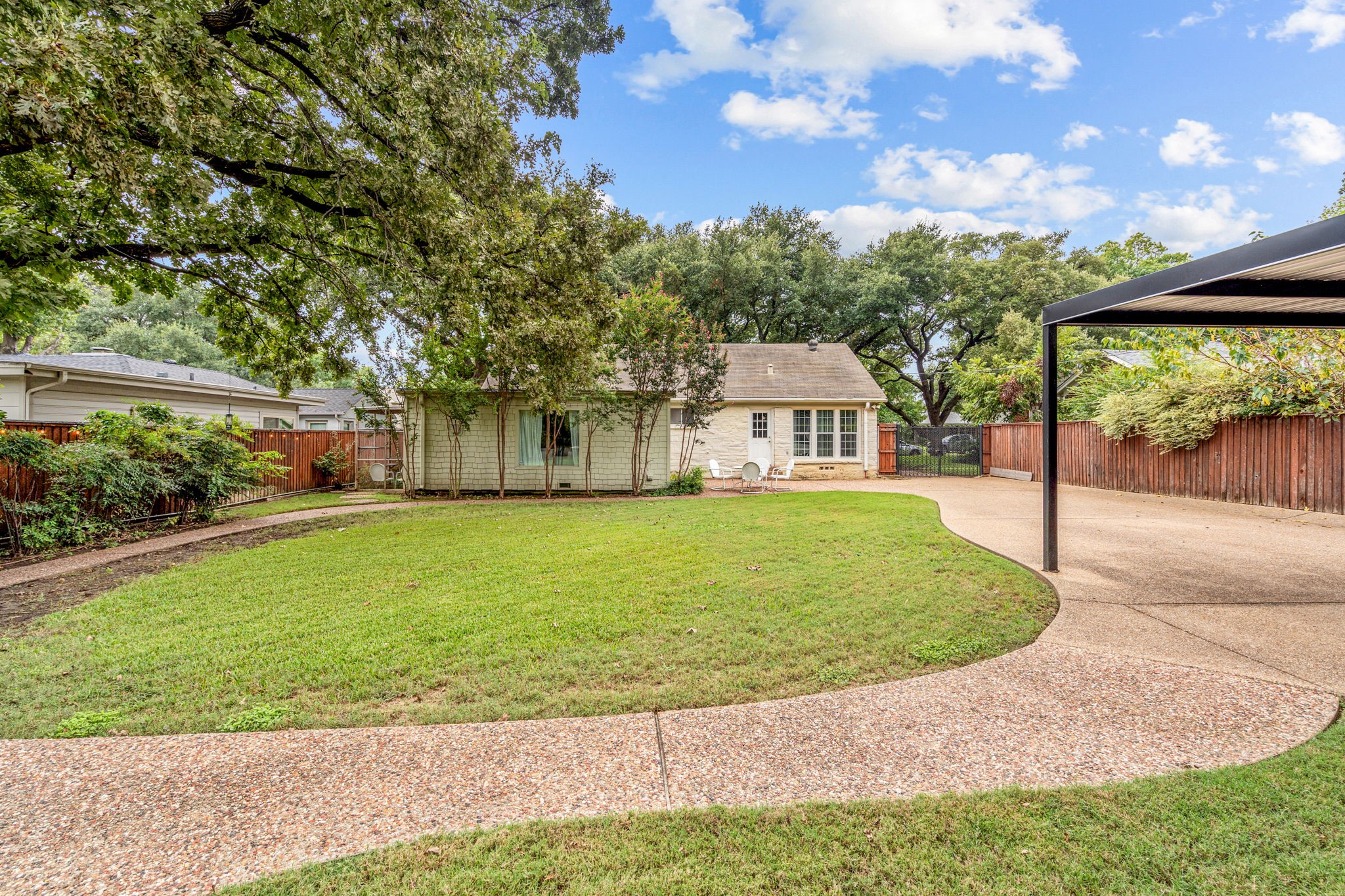 3632 W Biddison Street