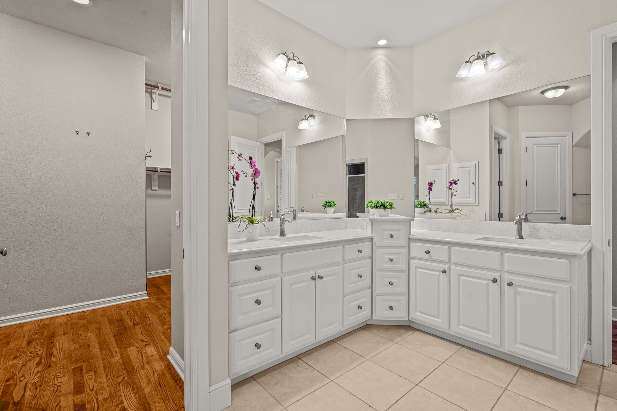 2877 Manorwood Trail