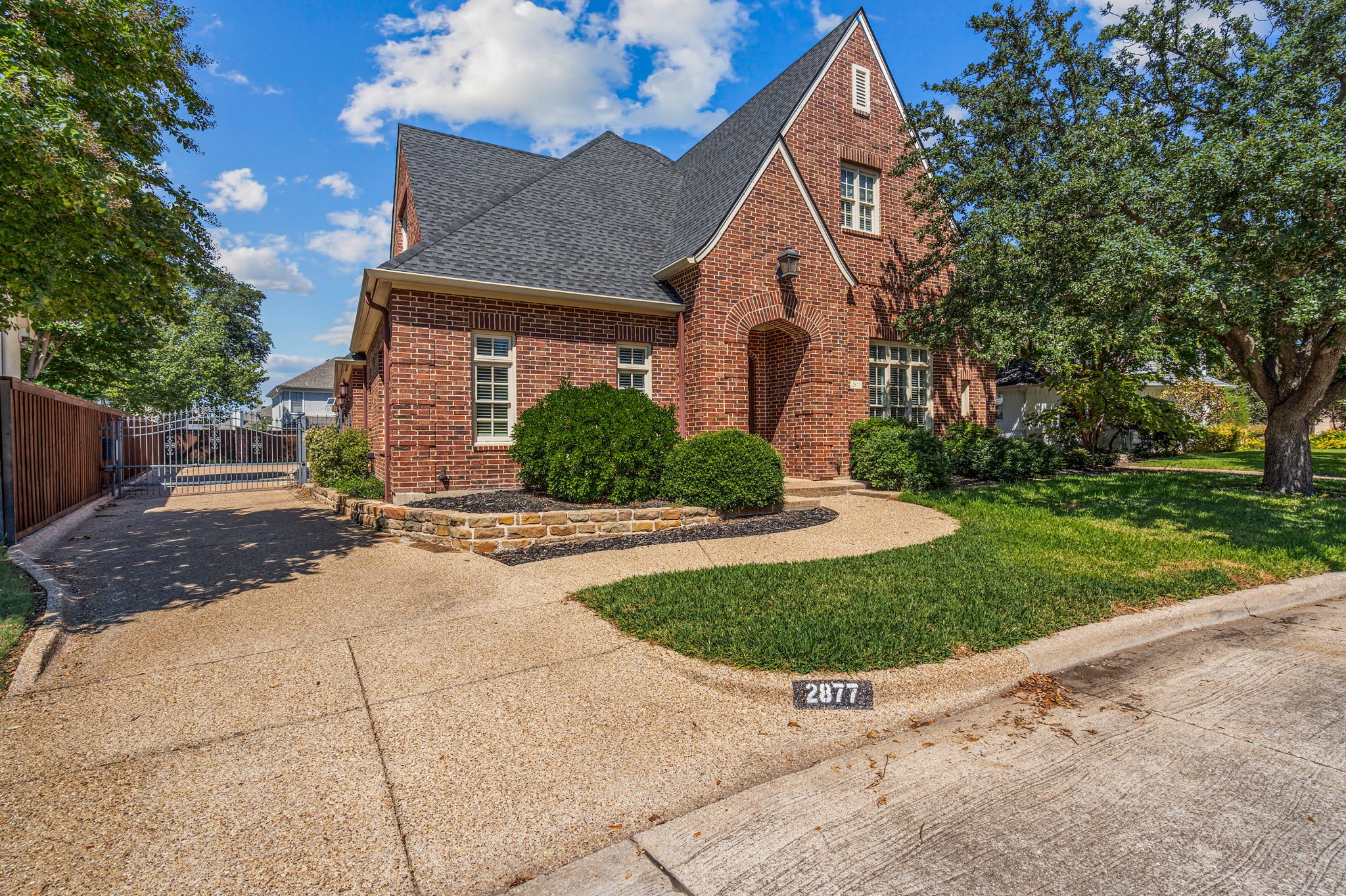 2877 Manorwood Trail