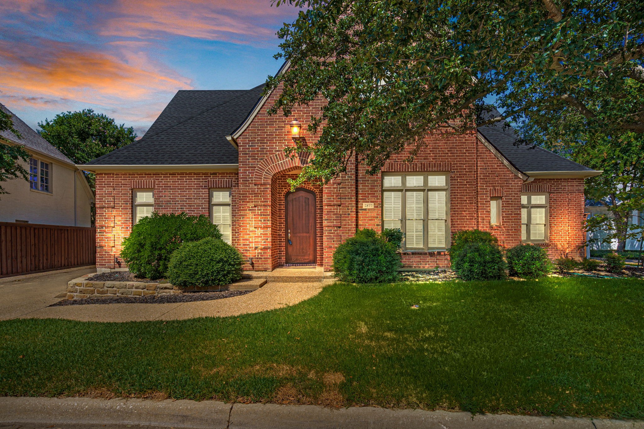 2877 Manorwood Trail