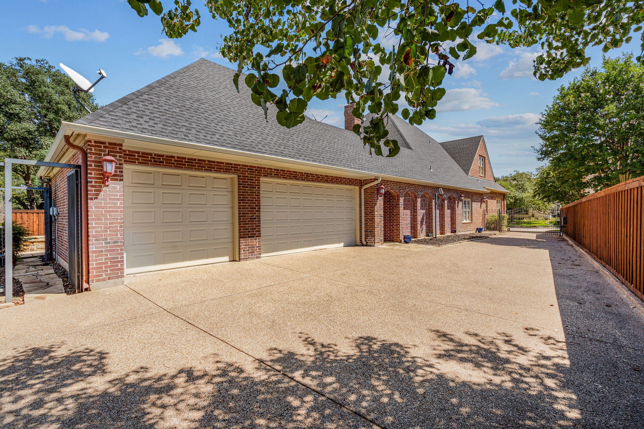 2877 Manorwood Trail