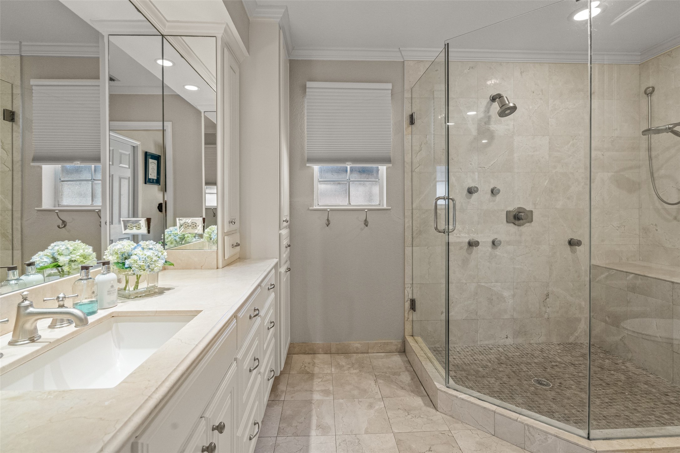 3816 W Biddison Street