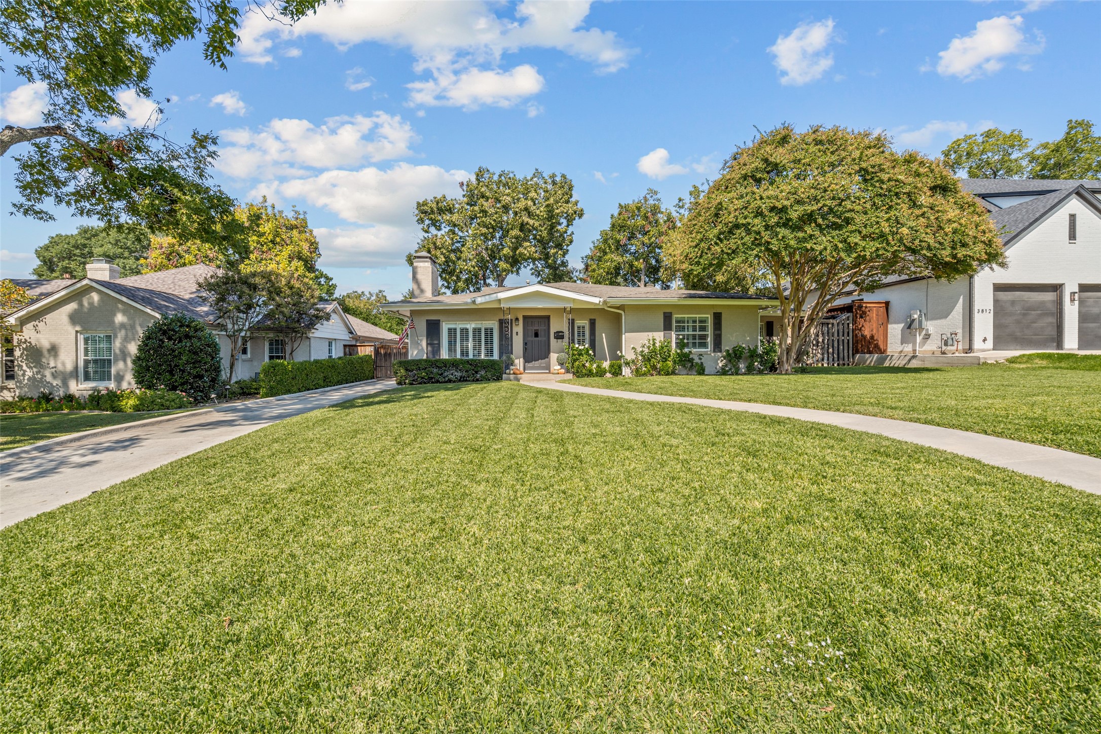 3816 W Biddison Street