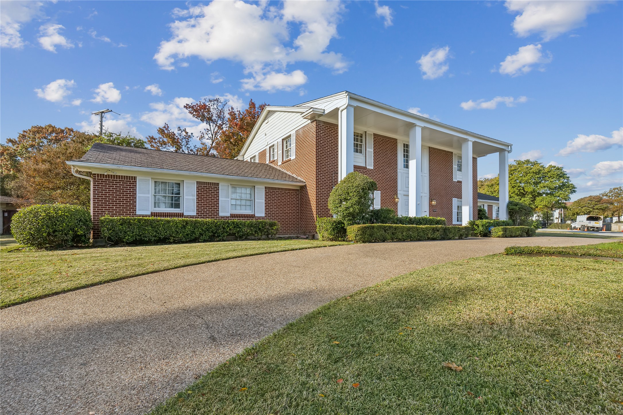 3901 Mockingbird Lane