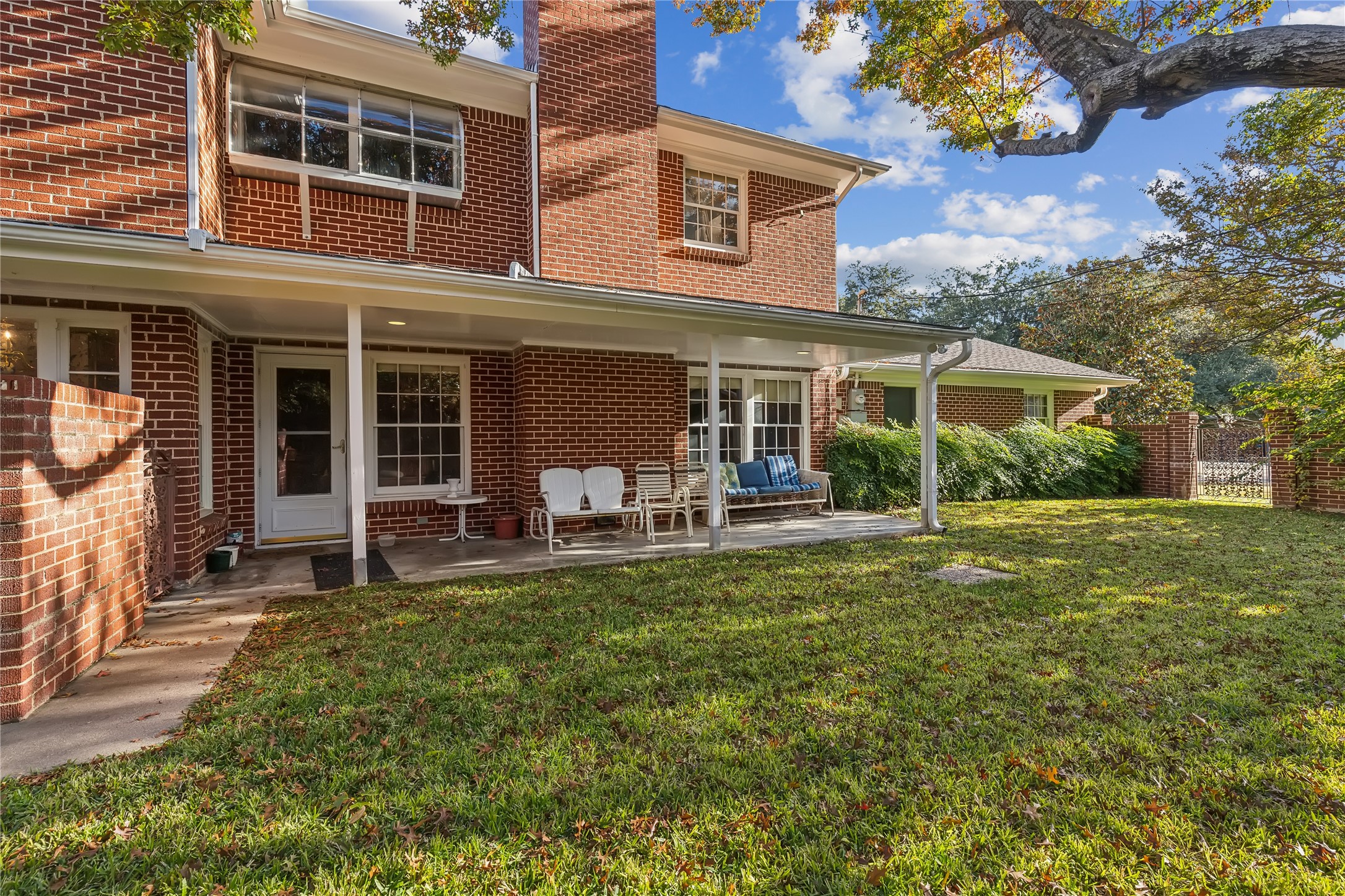 3901 Mockingbird Lane