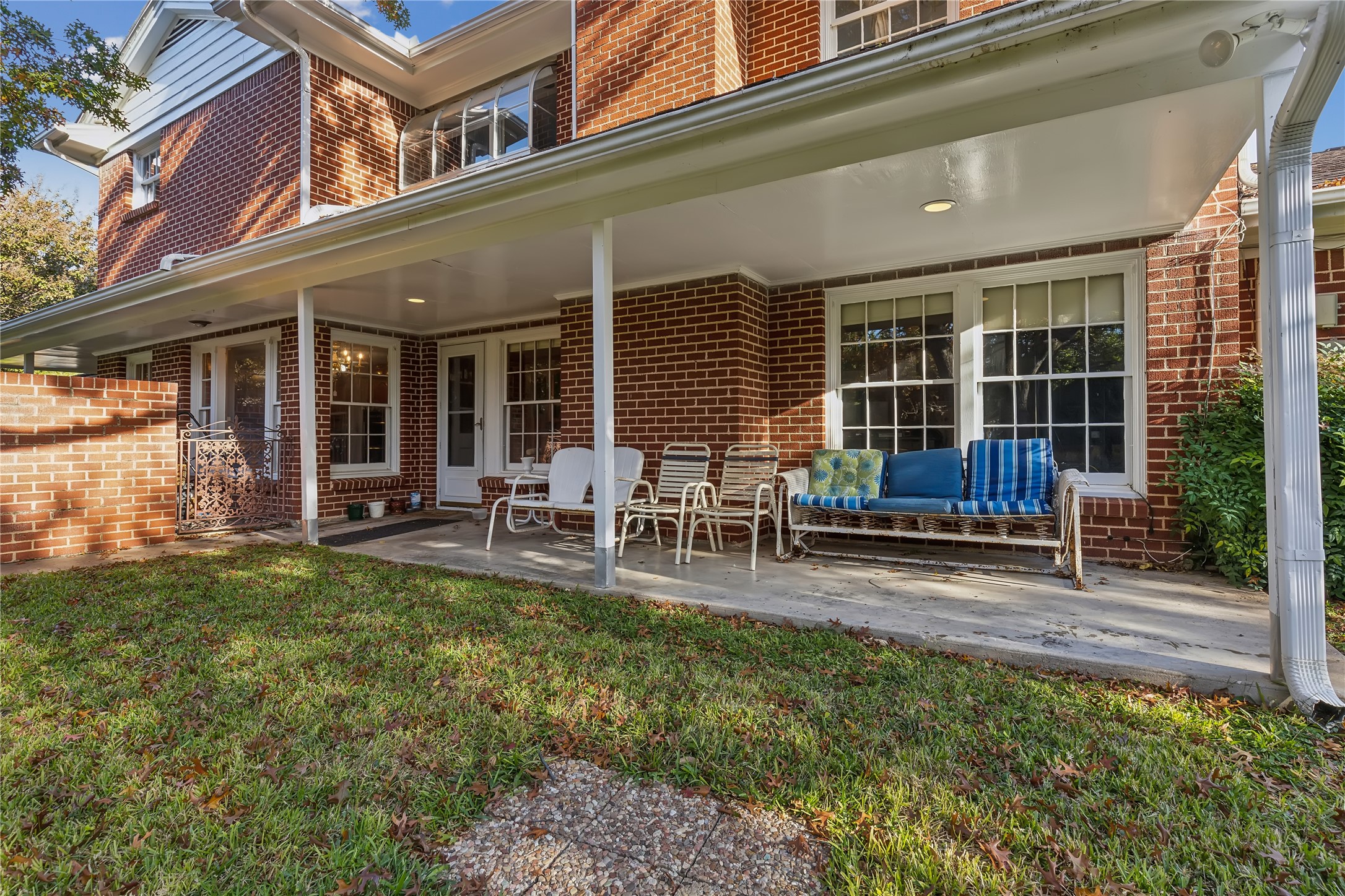 3901 Mockingbird Lane