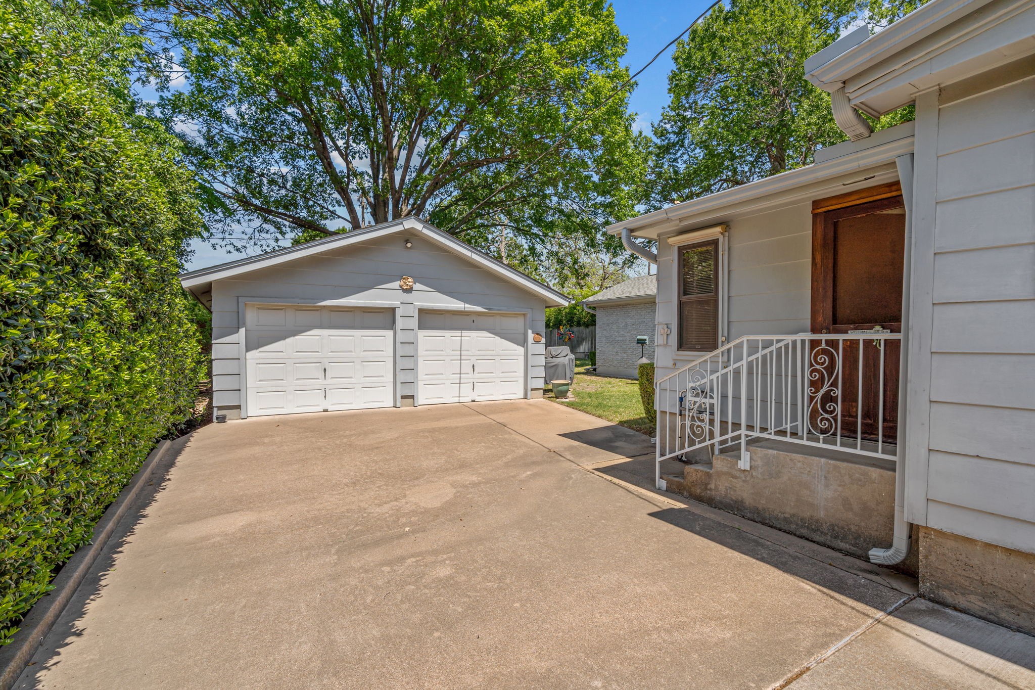 3844 Hilltop Road