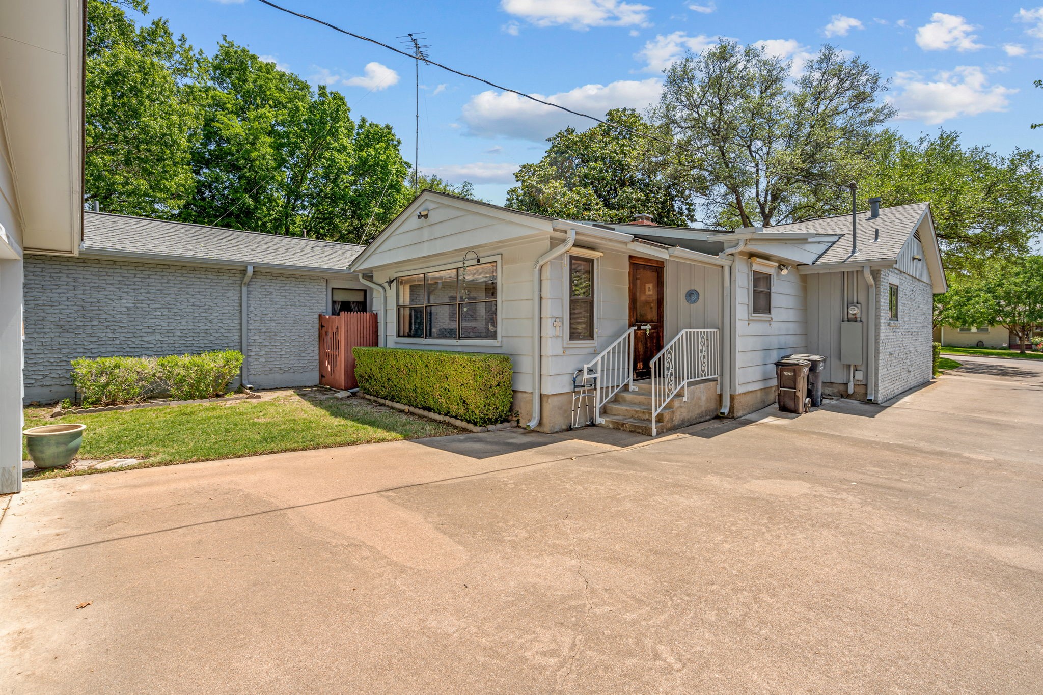 3844 Hilltop Road