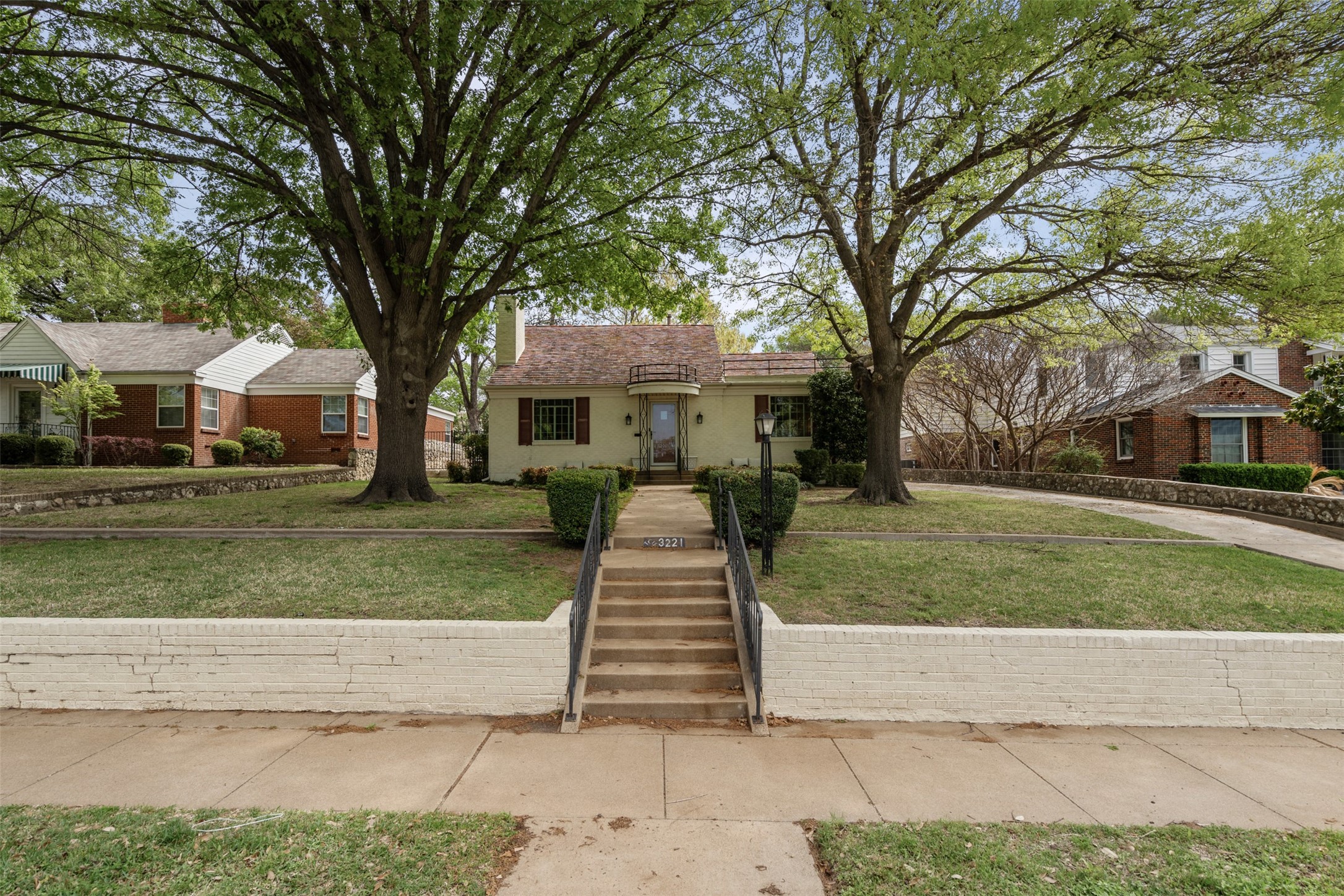 3221 Stadium Drive