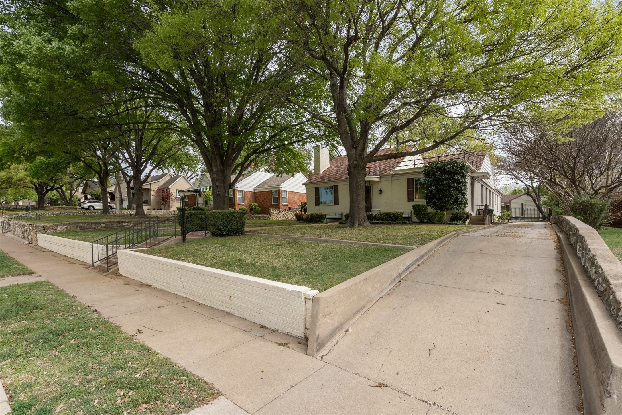 3221 Stadium Drive