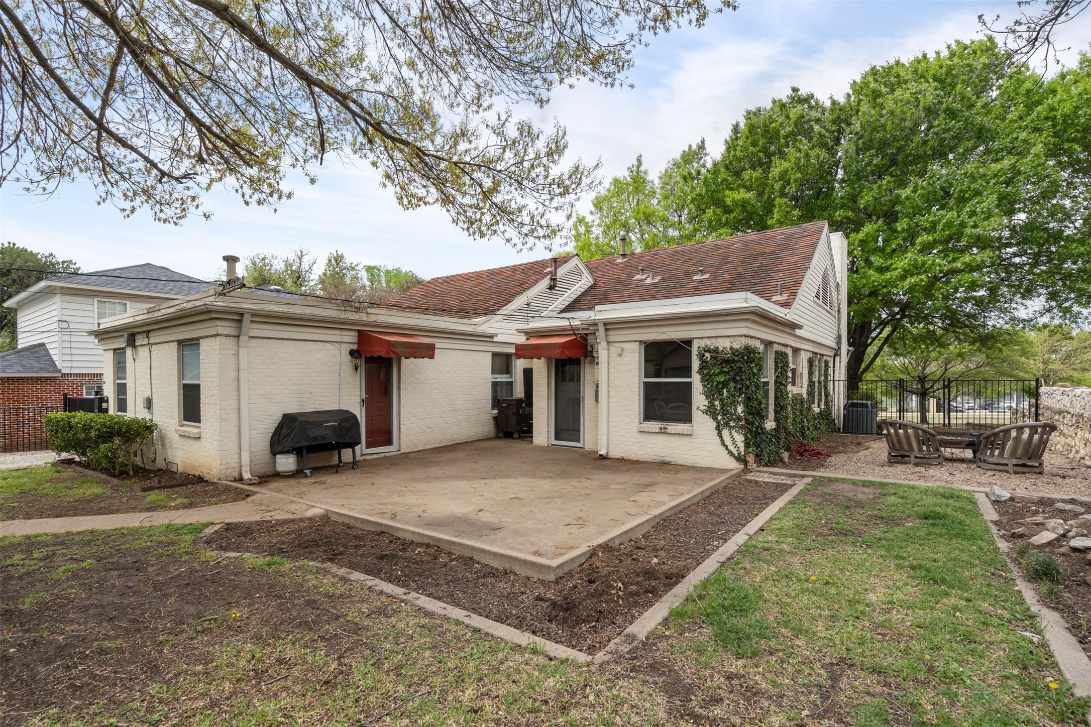 3221 Stadium Drive