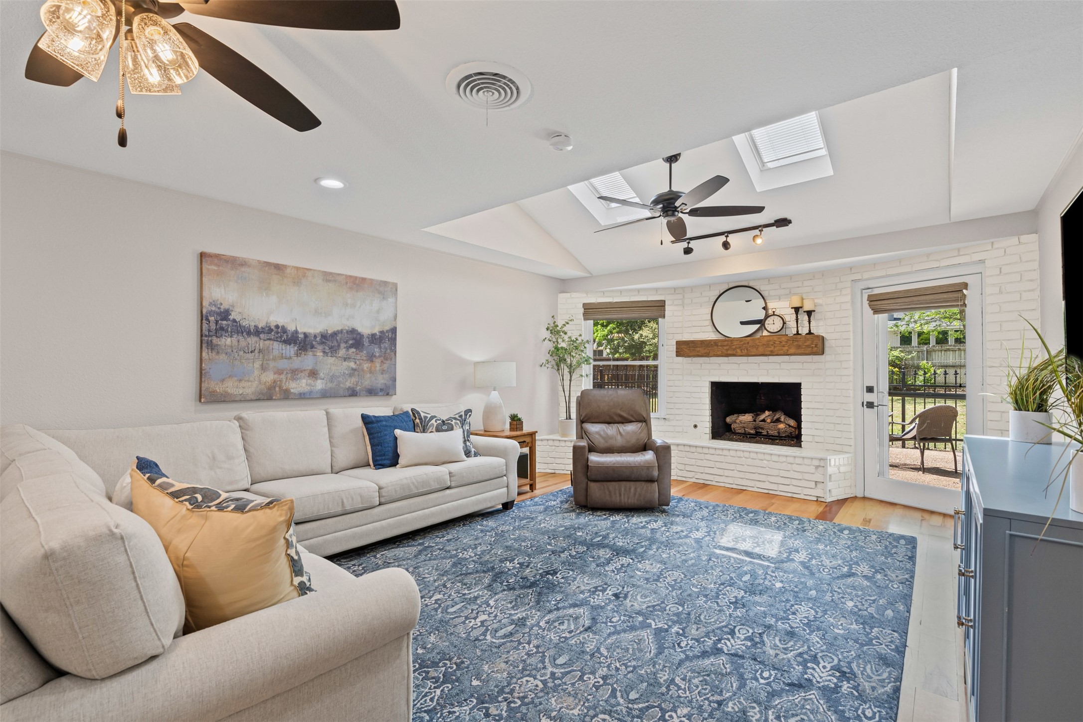 4308 Hildring Drive E