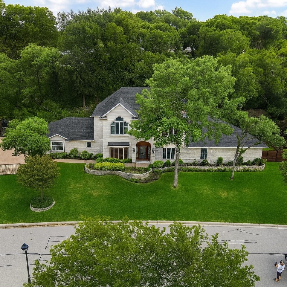 3509 Overton Park Drive E