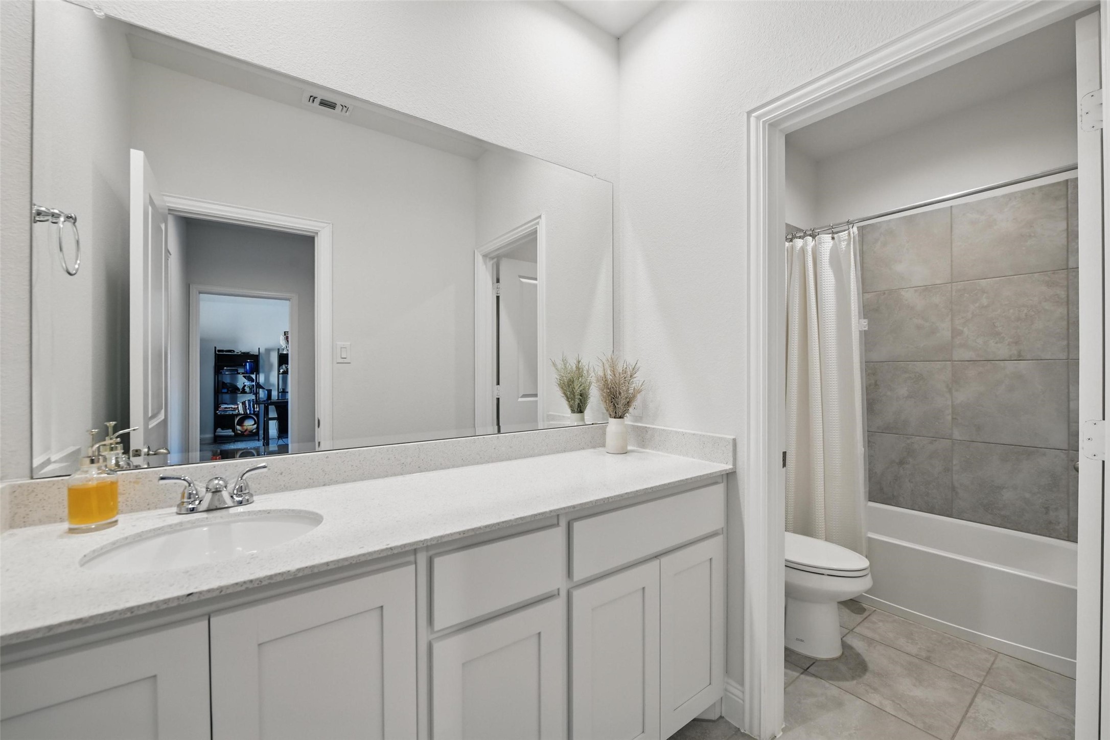 15201 Belclaire Avenue