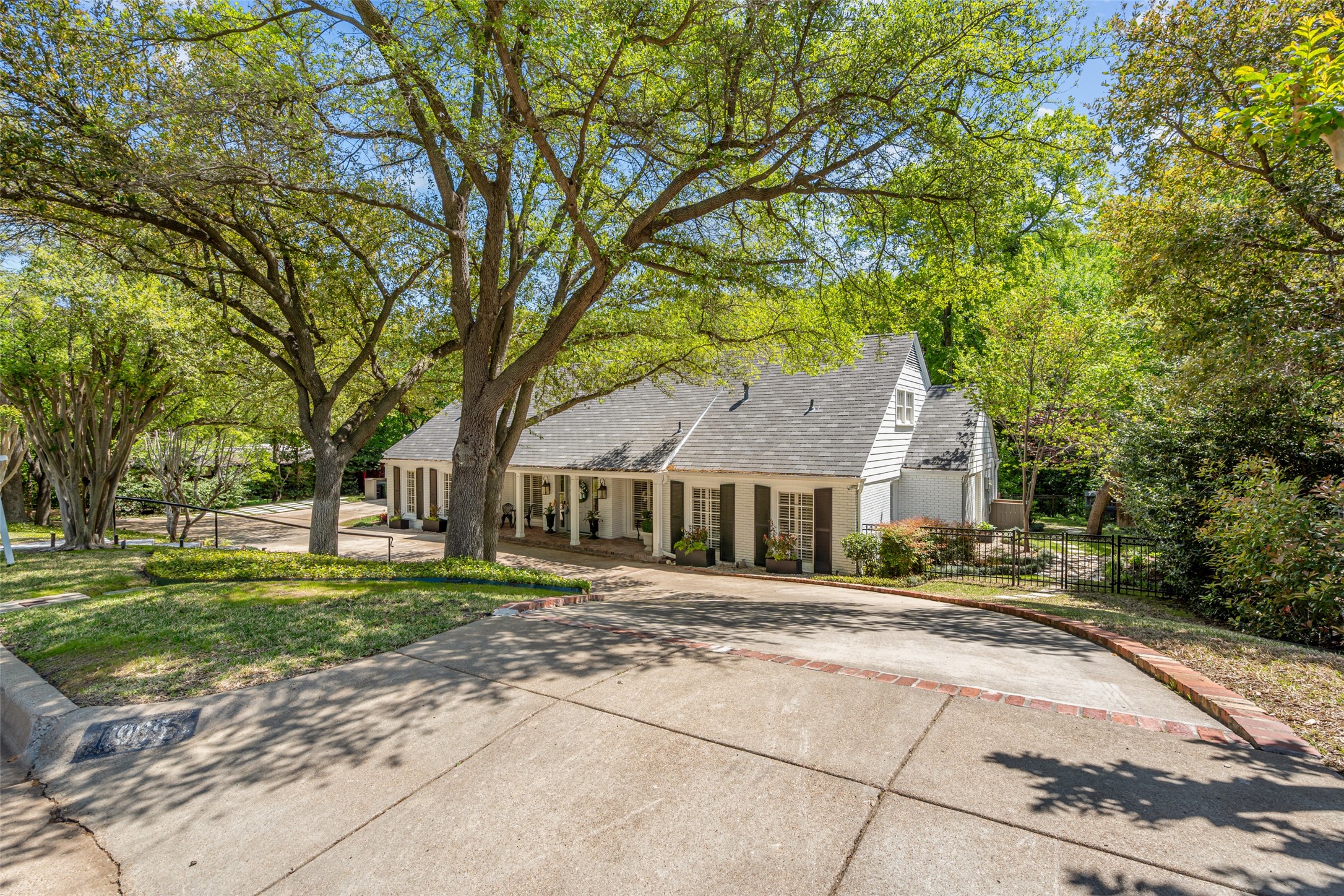 1905 Indian Creek Drive
