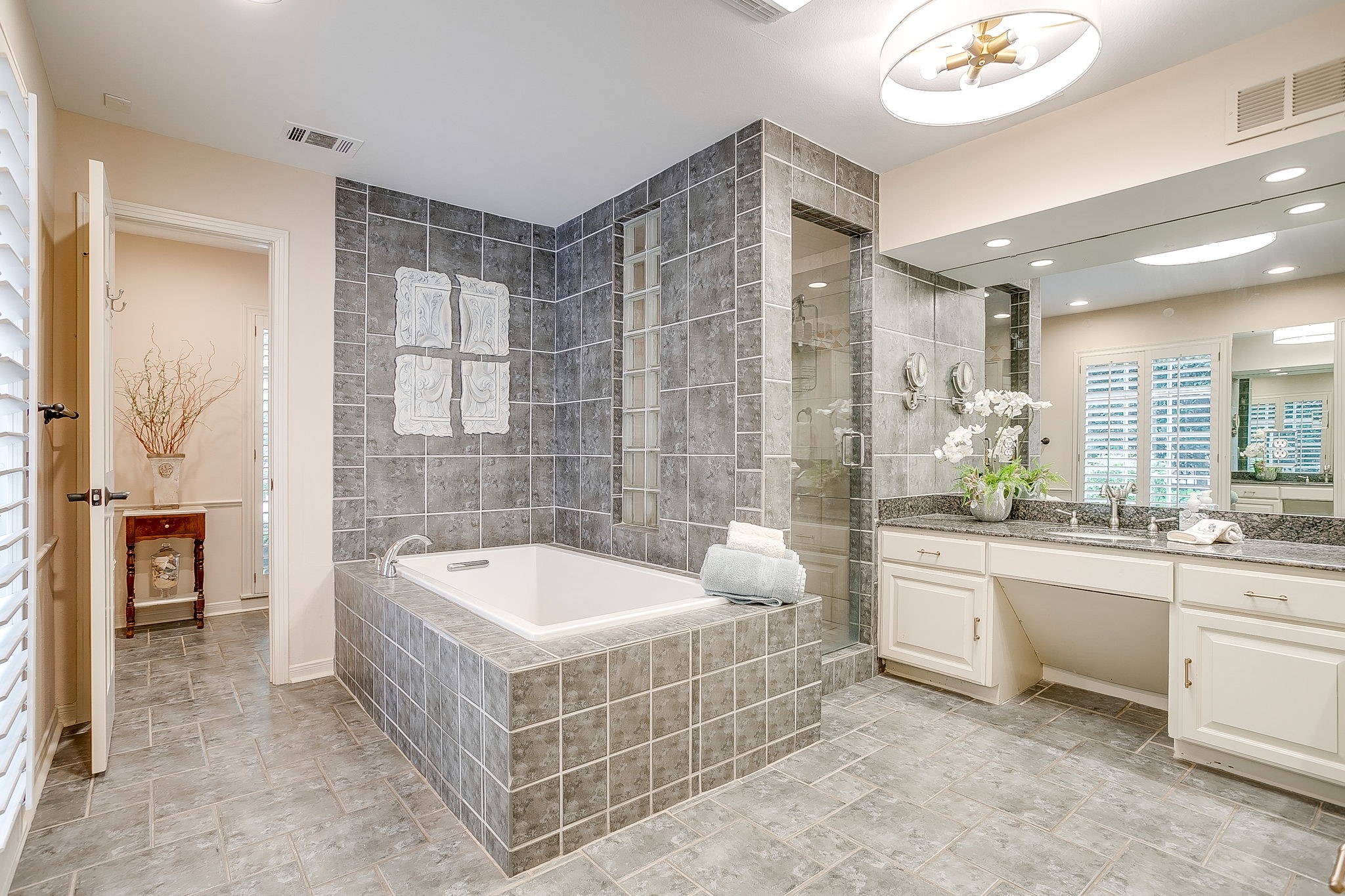 1905 Indian Creek Drive