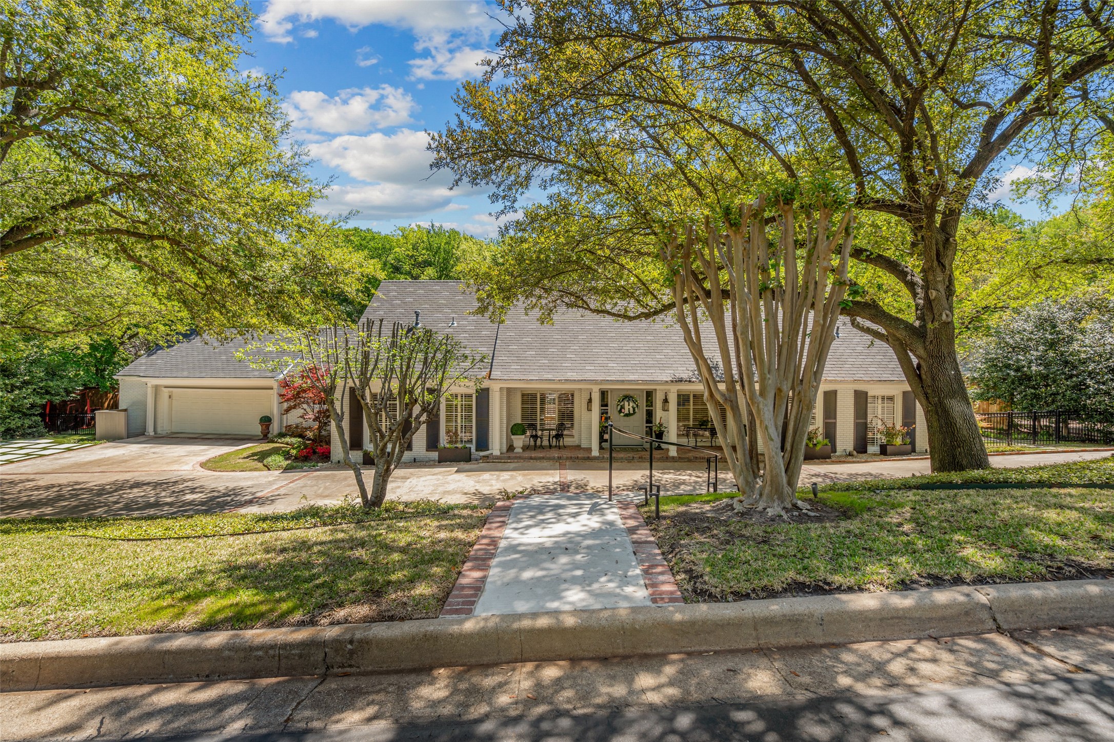 1905 Indian Creek Drive