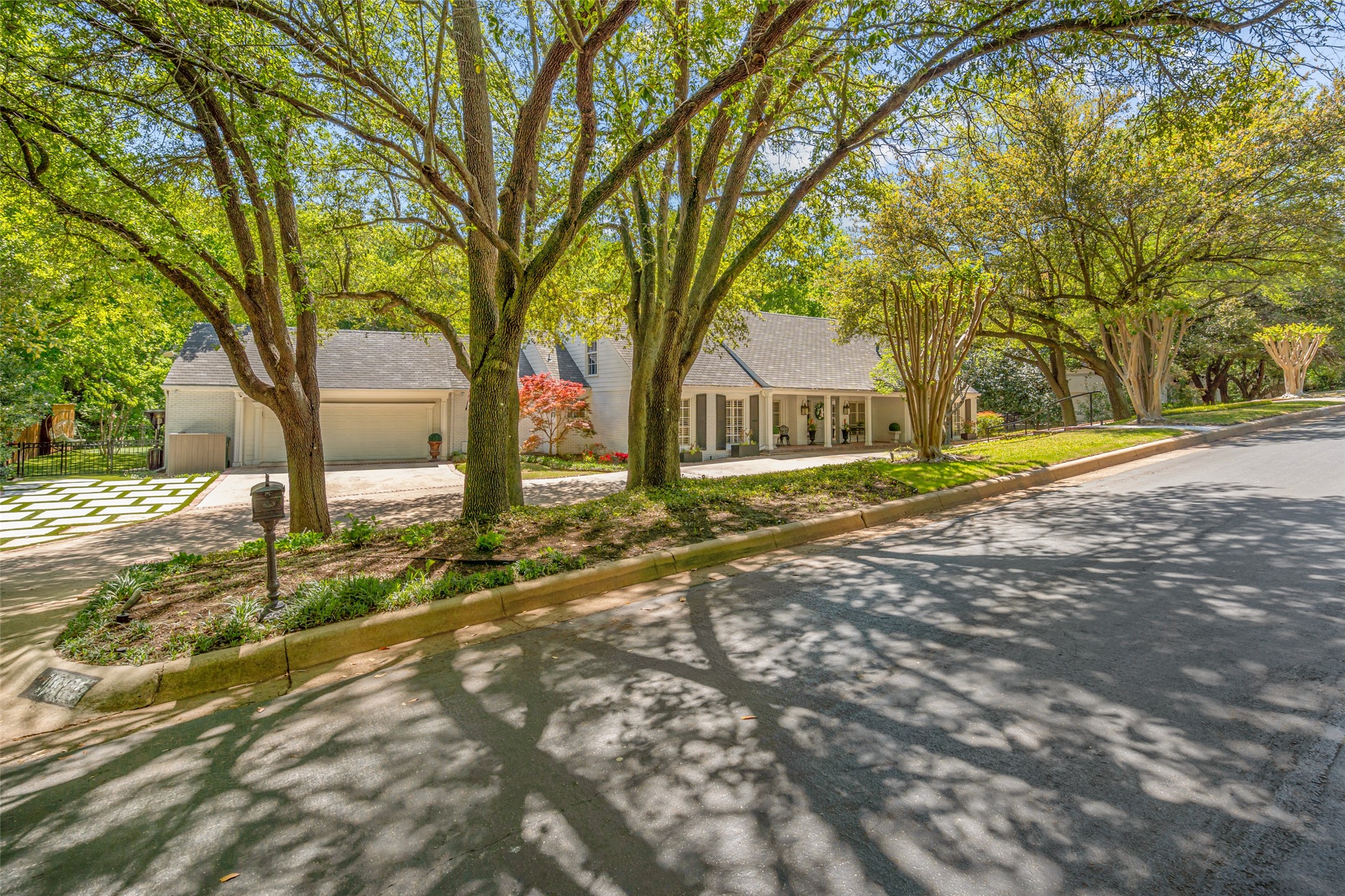 1905 Indian Creek Drive