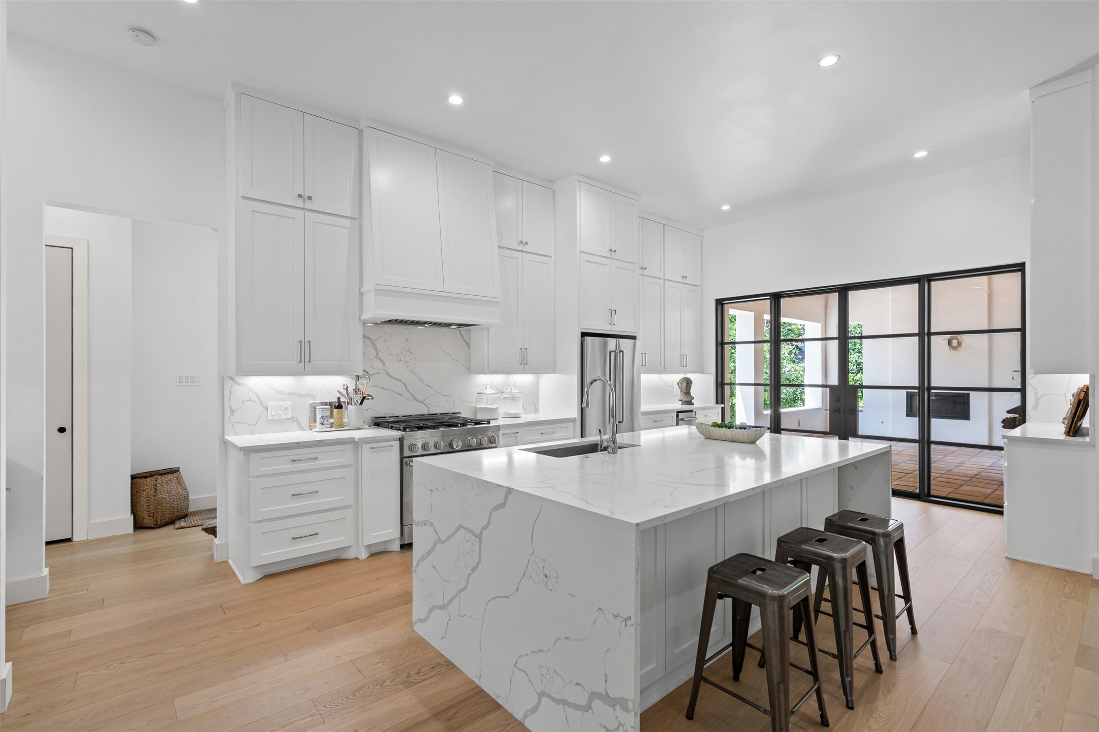 3716 Fox Hollow Street