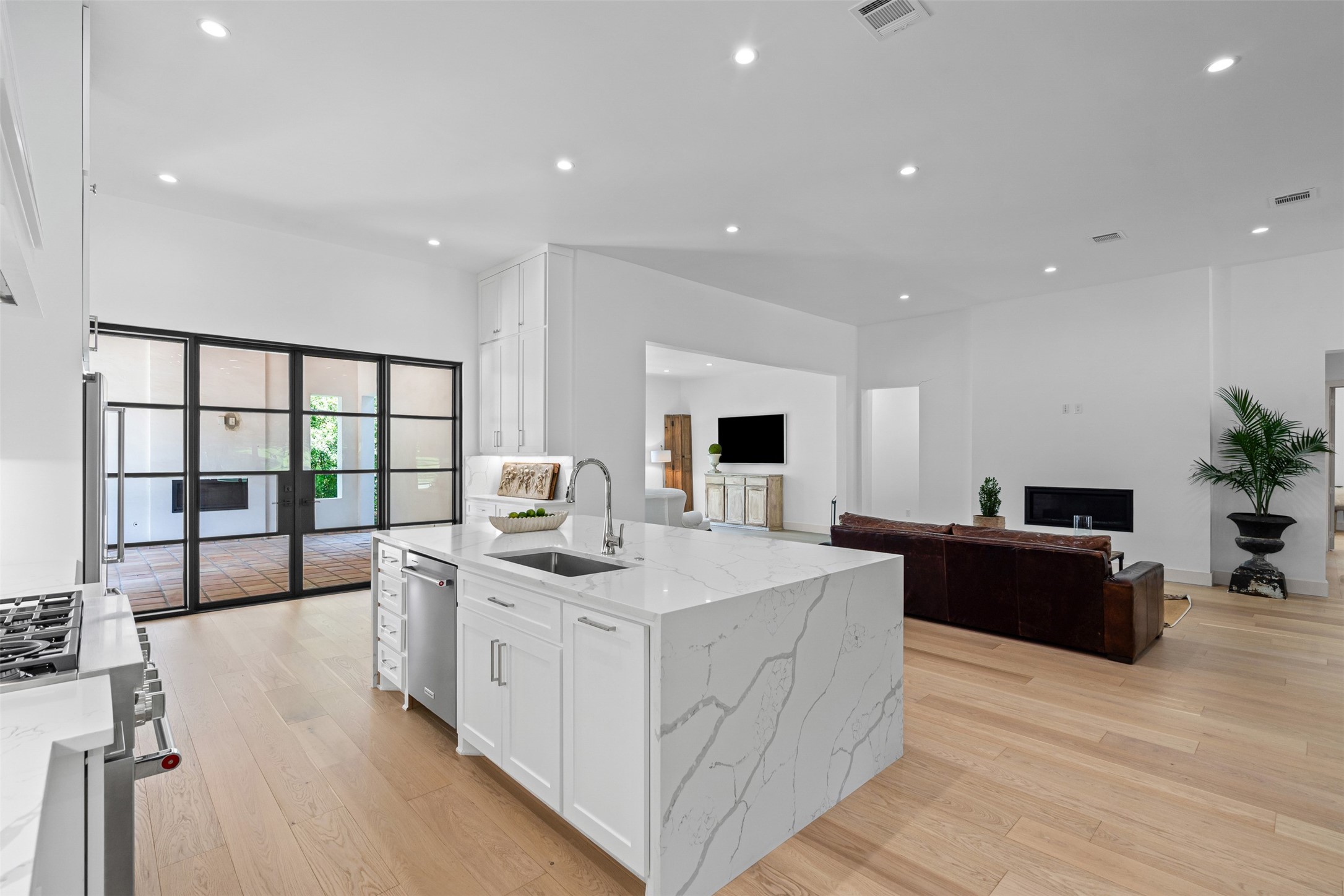 3716 Fox Hollow Street