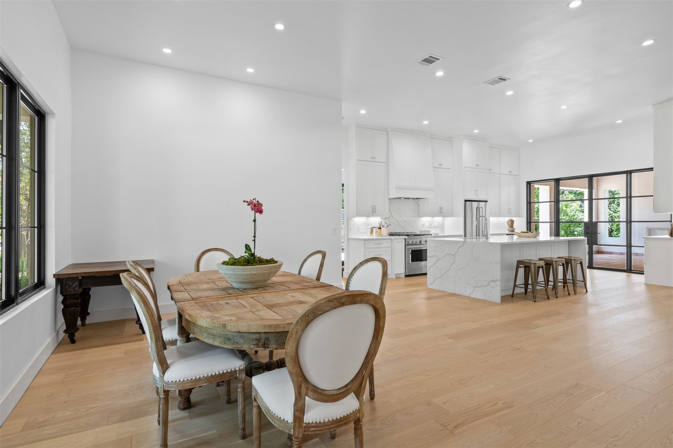 3716 Fox Hollow Street