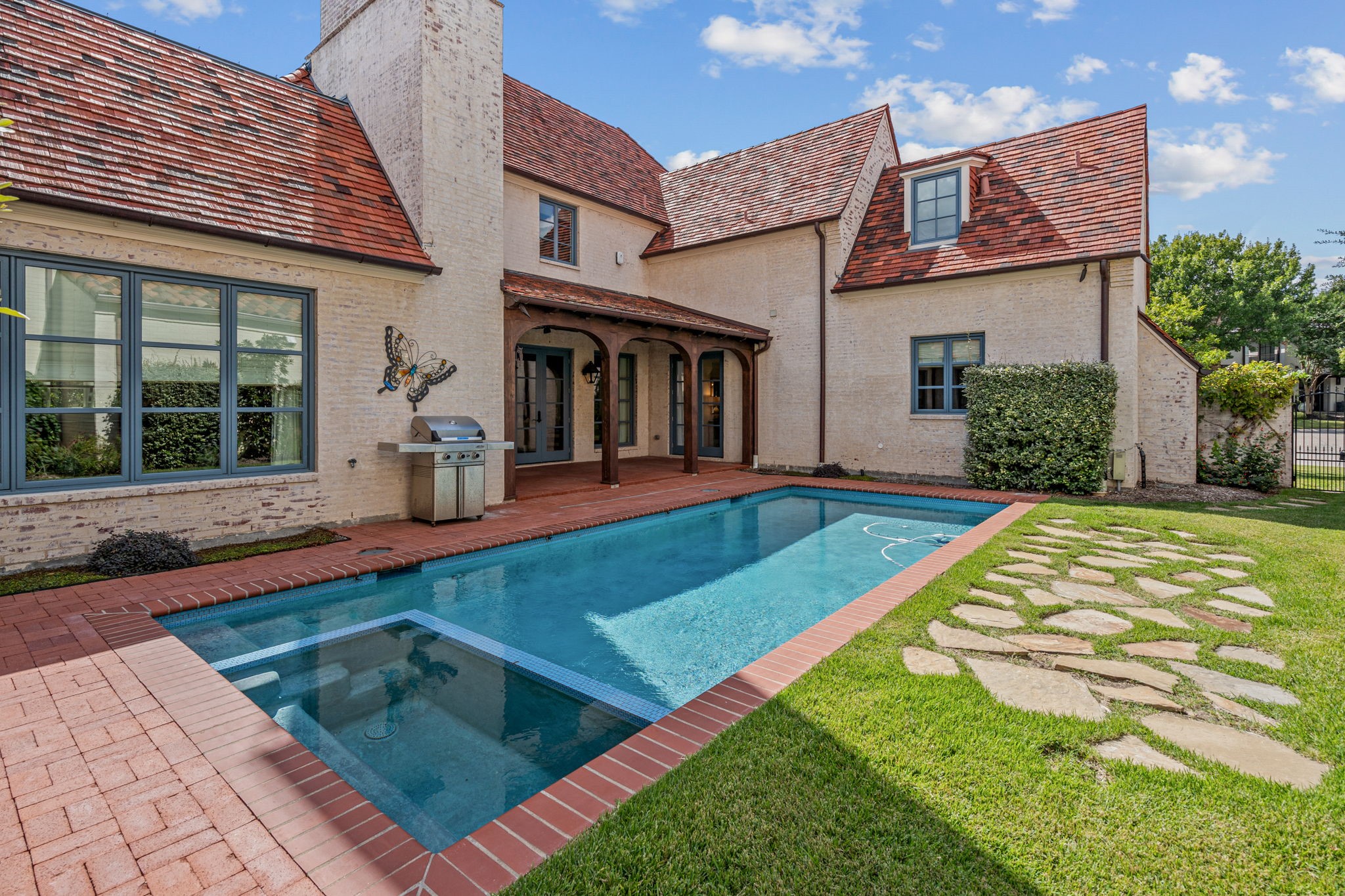 808 Dunham Close