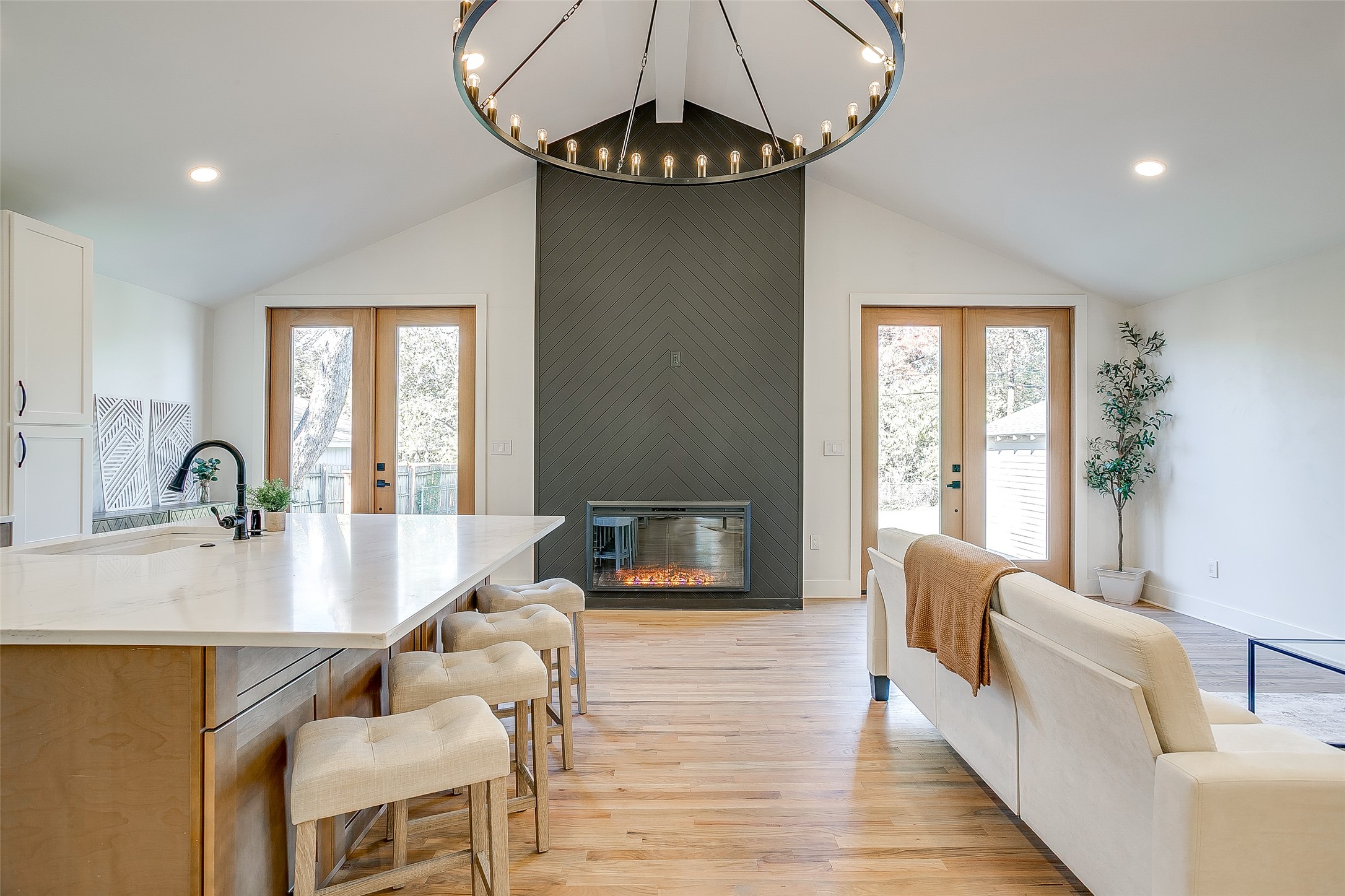 3532 W Biddison Street