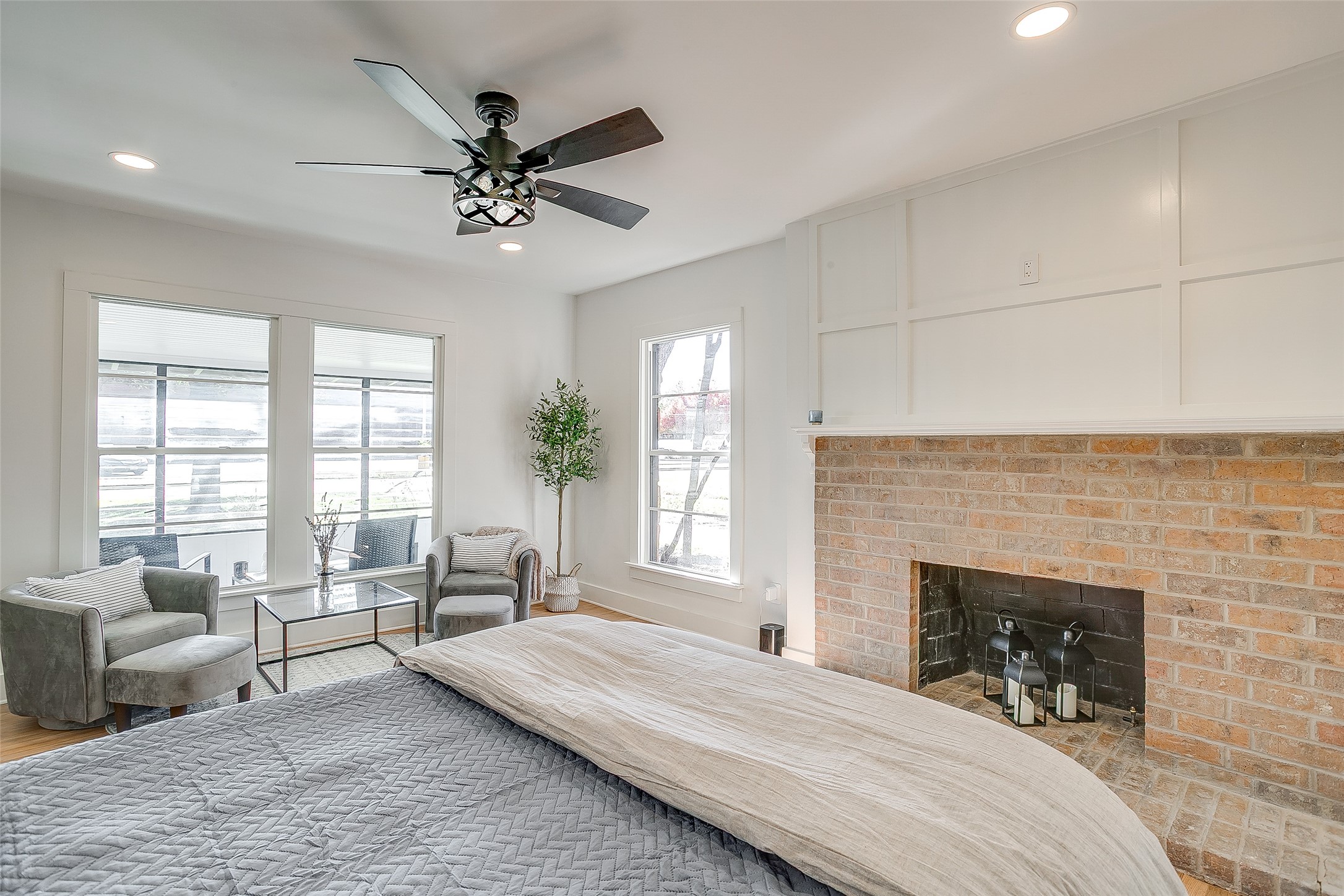 3532 W Biddison Street