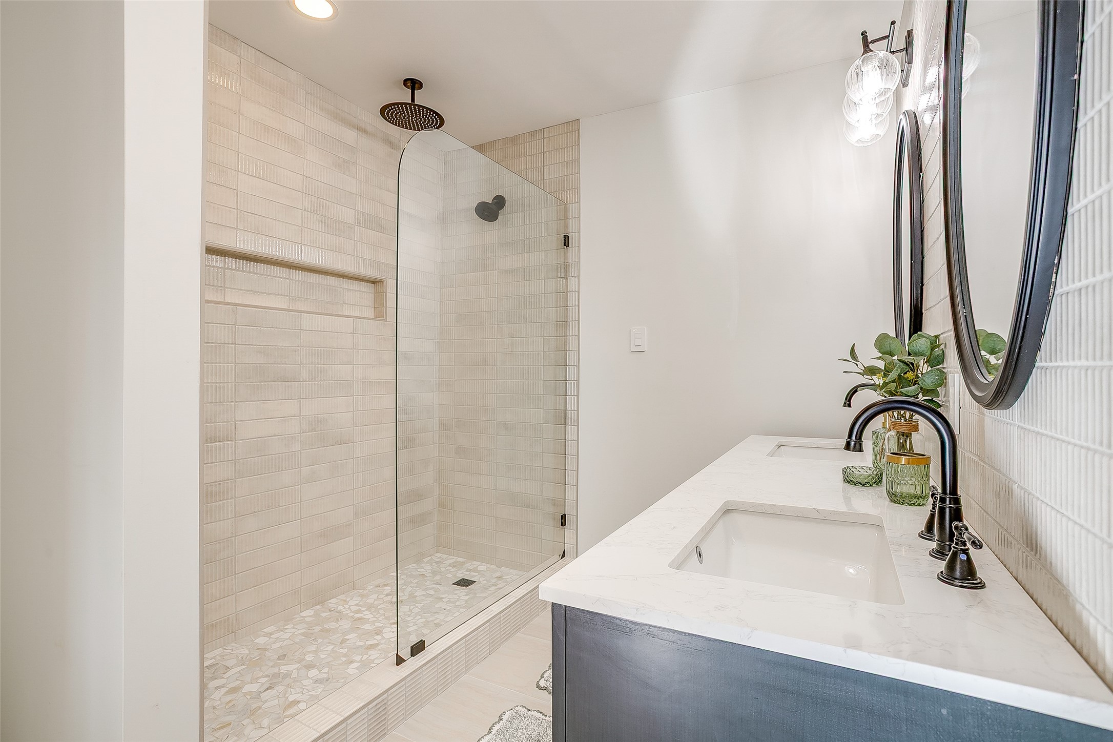 3532 W Biddison Street