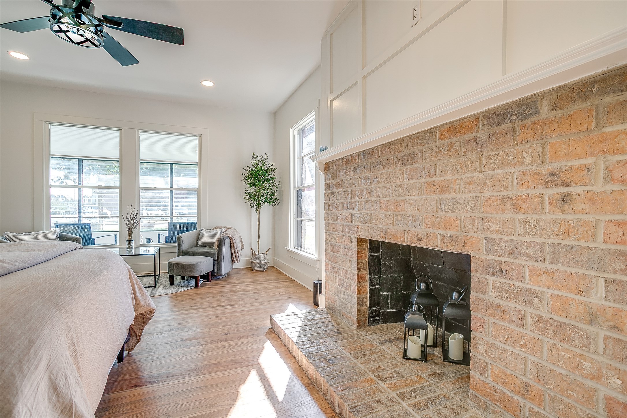 3532 W Biddison Street