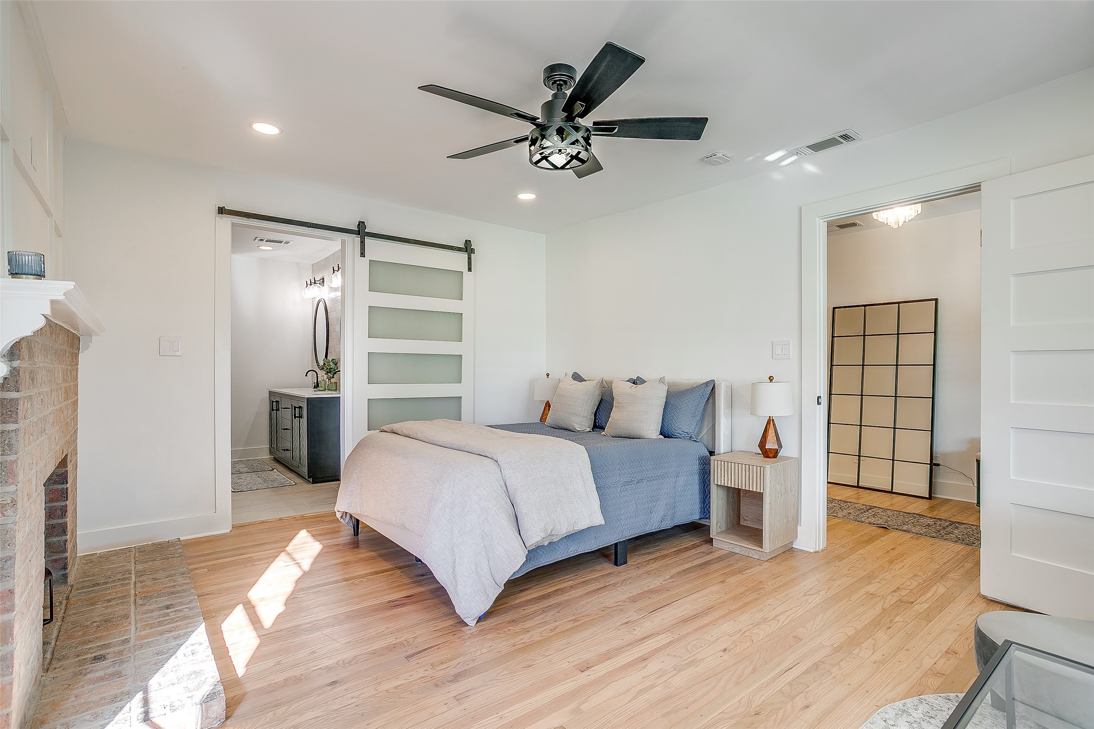 3532 W Biddison Street