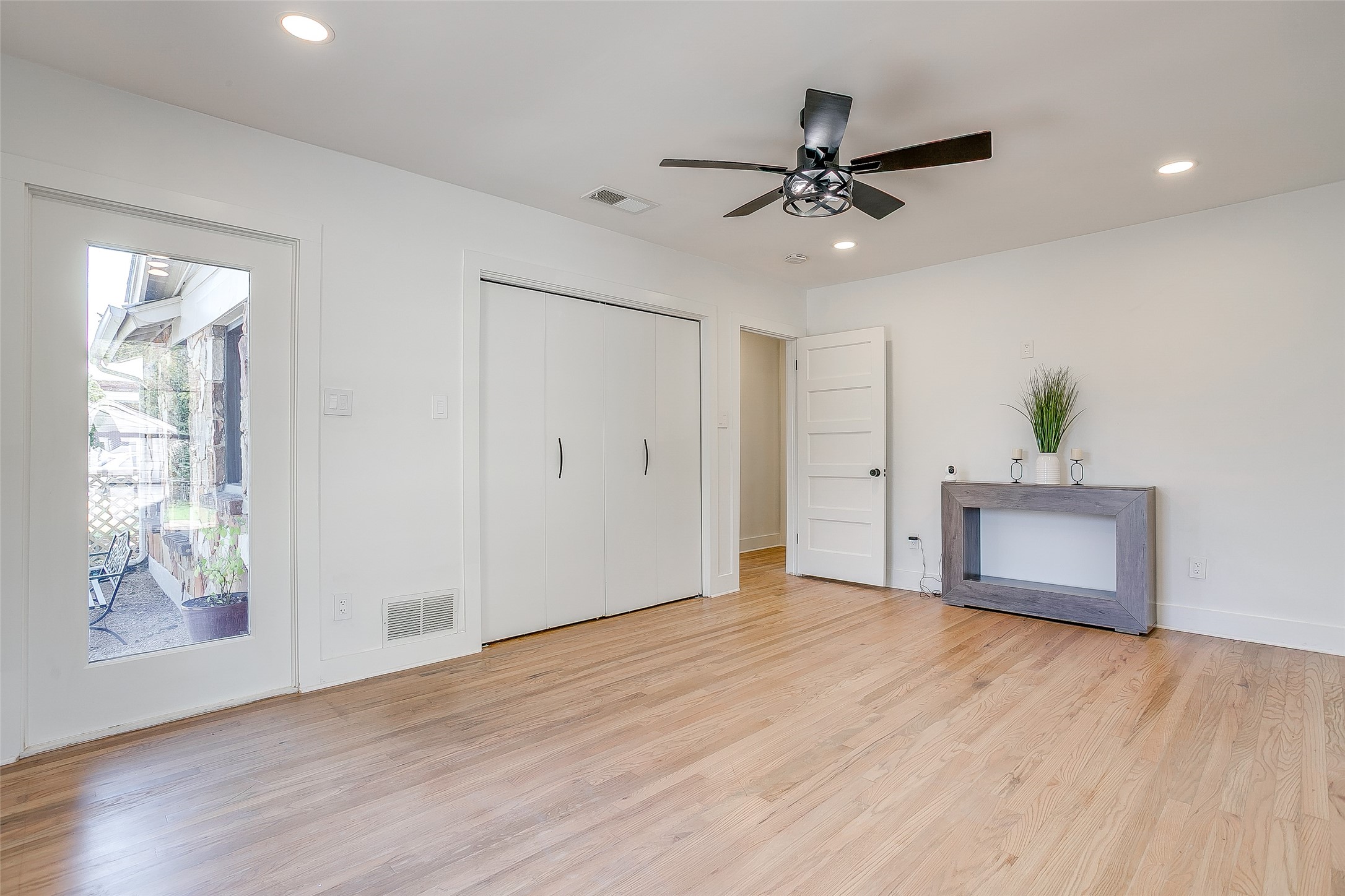 3532 W Biddison Street