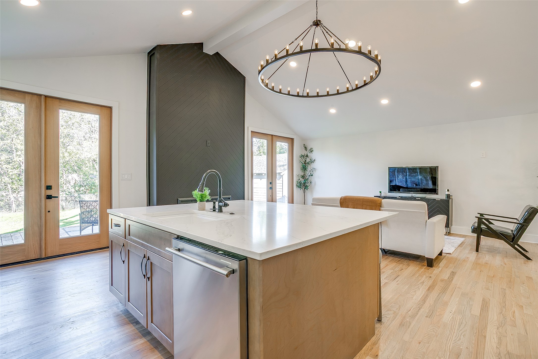 3532 W Biddison Street