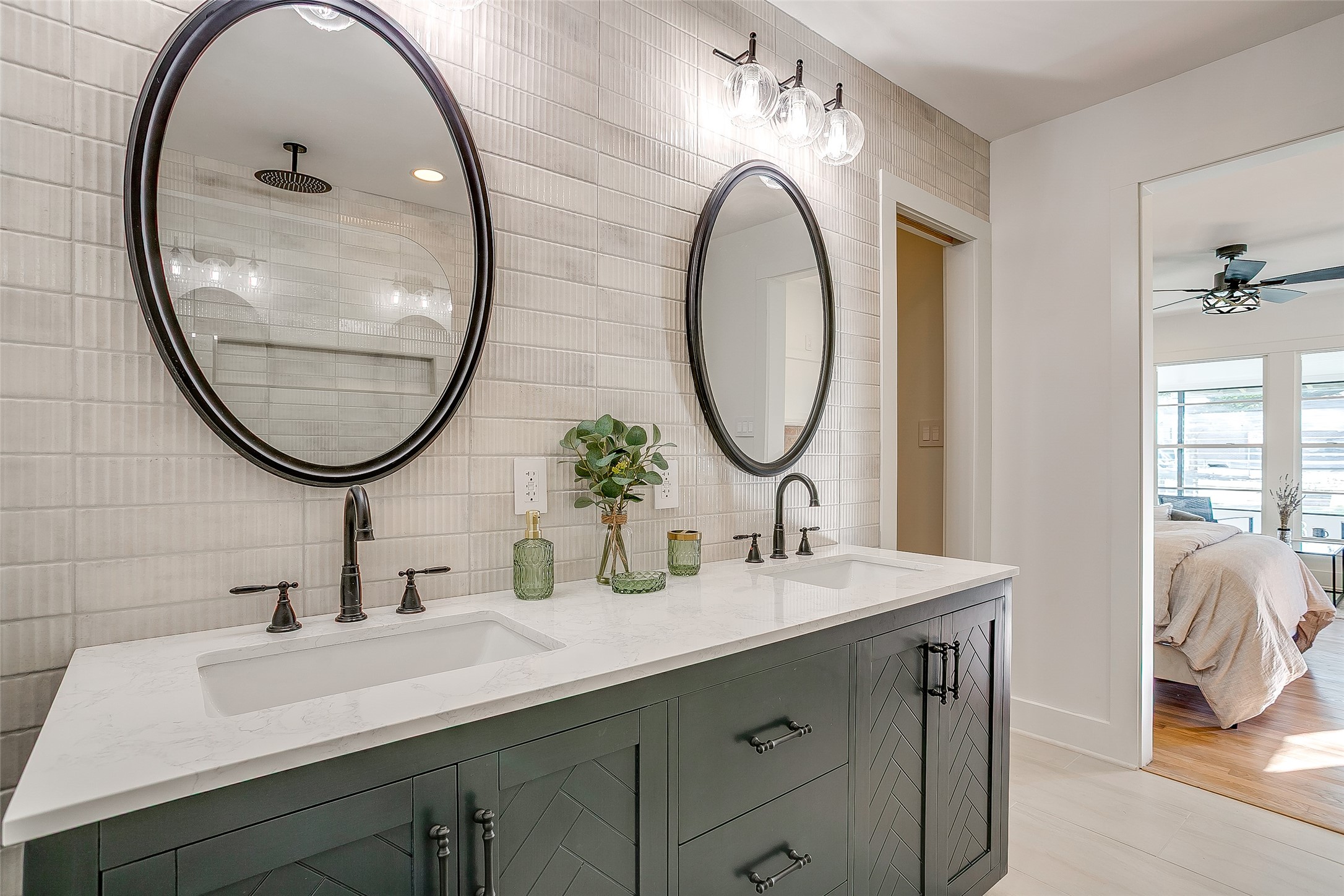 3532 W Biddison Street