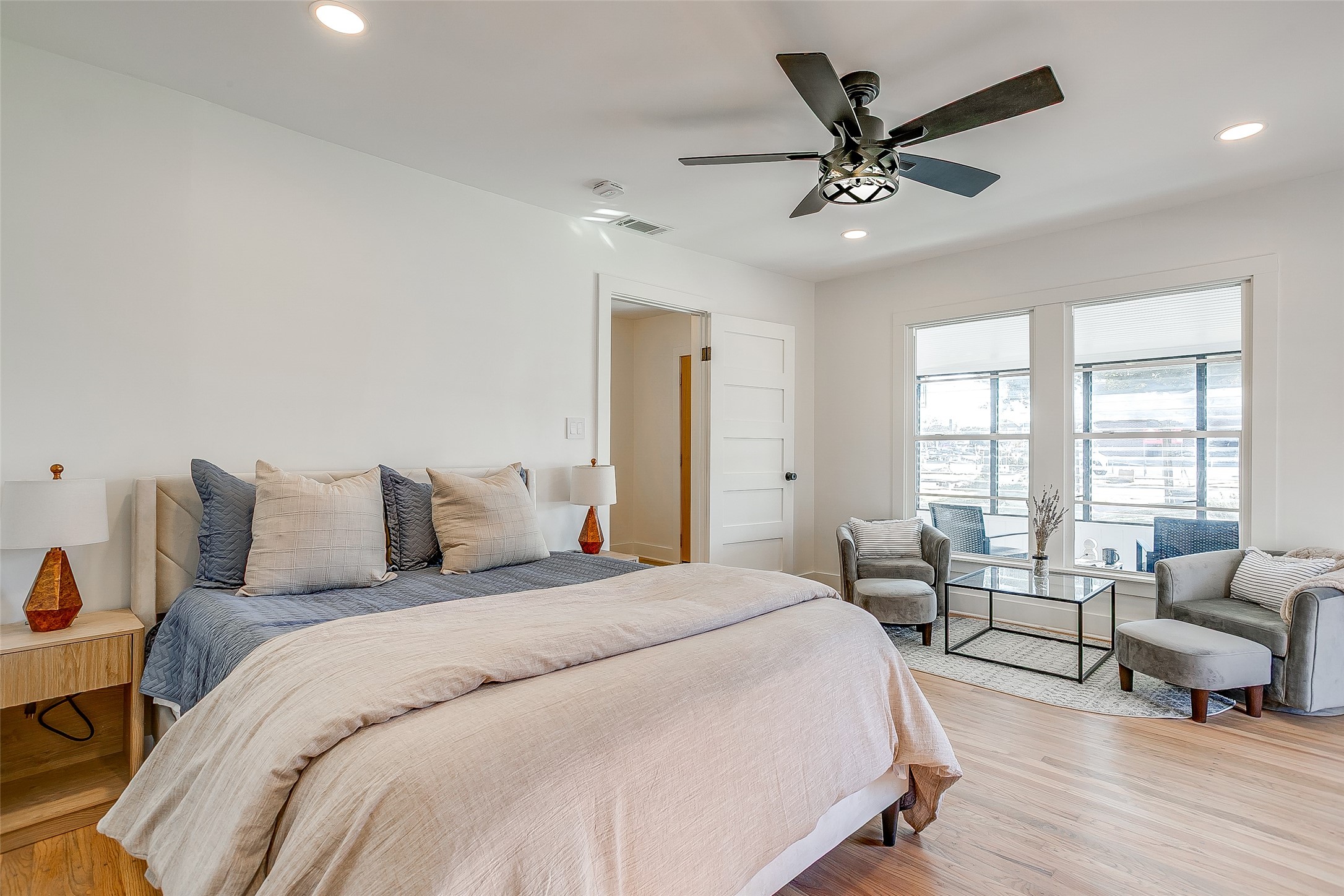 3532 W Biddison Street