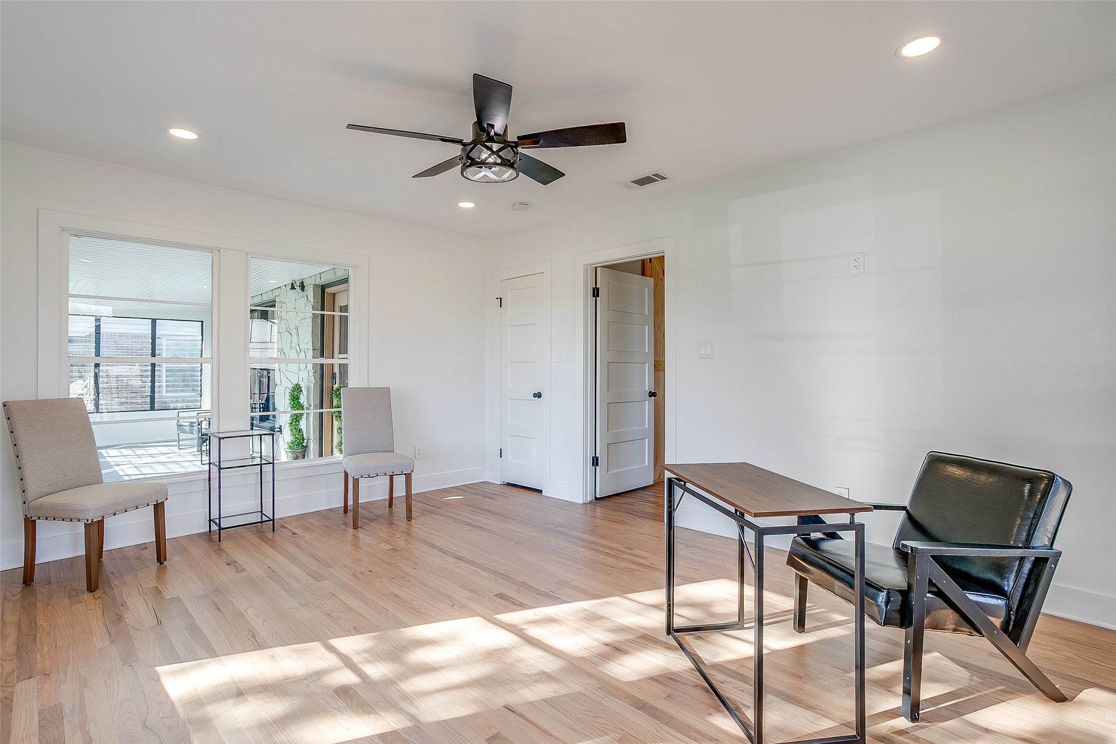 3532 W Biddison Street