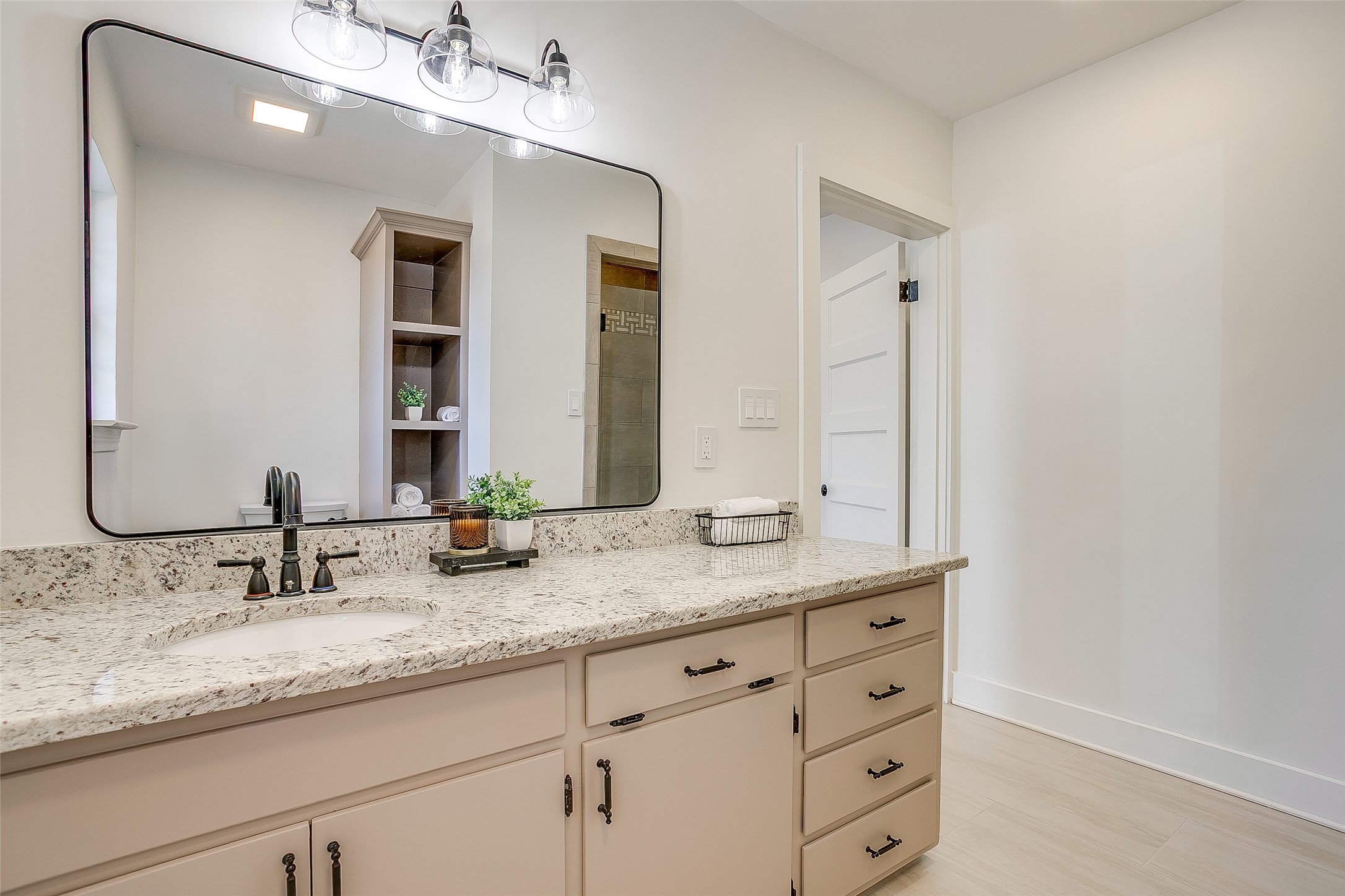 3532 W Biddison Street