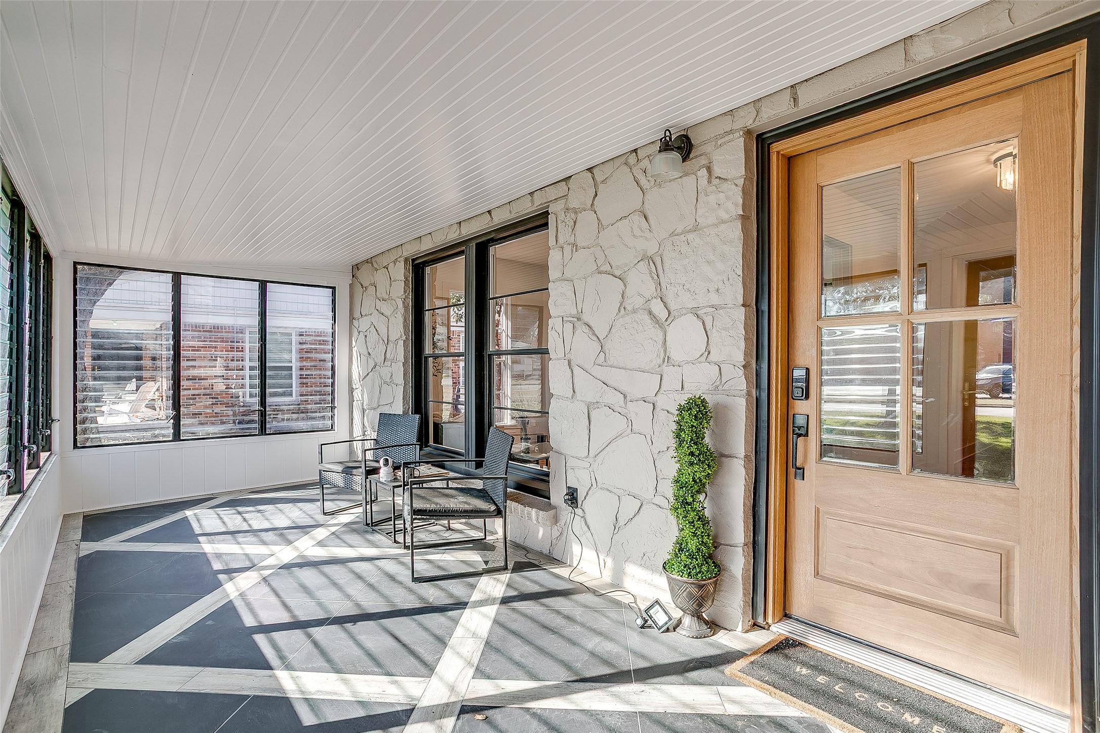 3532 W Biddison Street