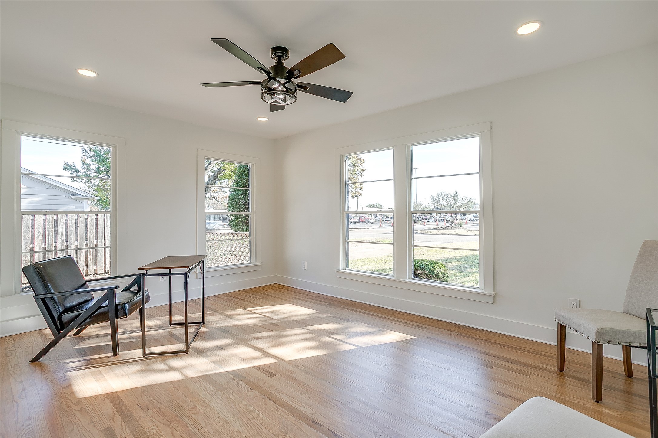 3532 W Biddison Street