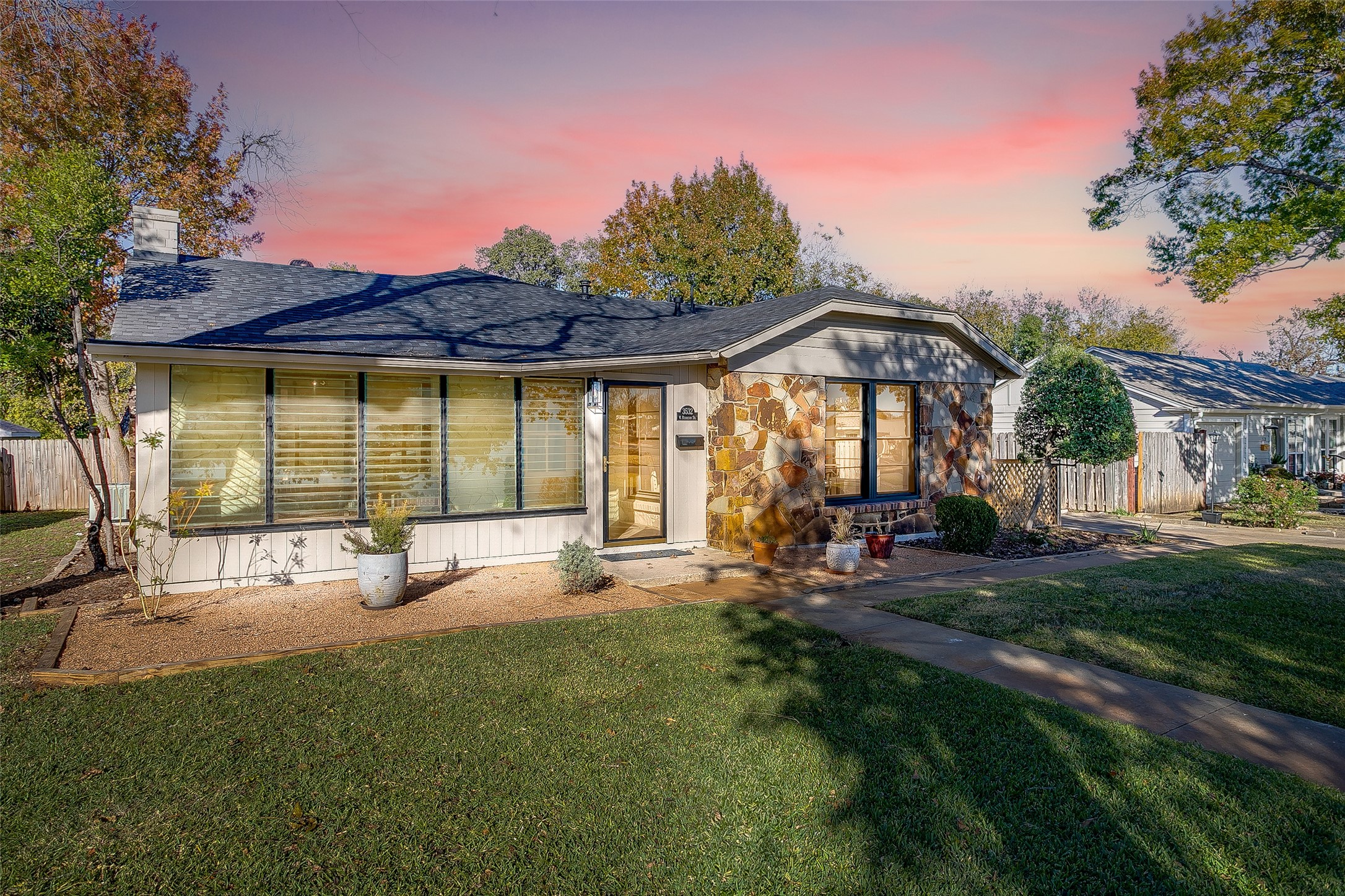 3532 W Biddison Street