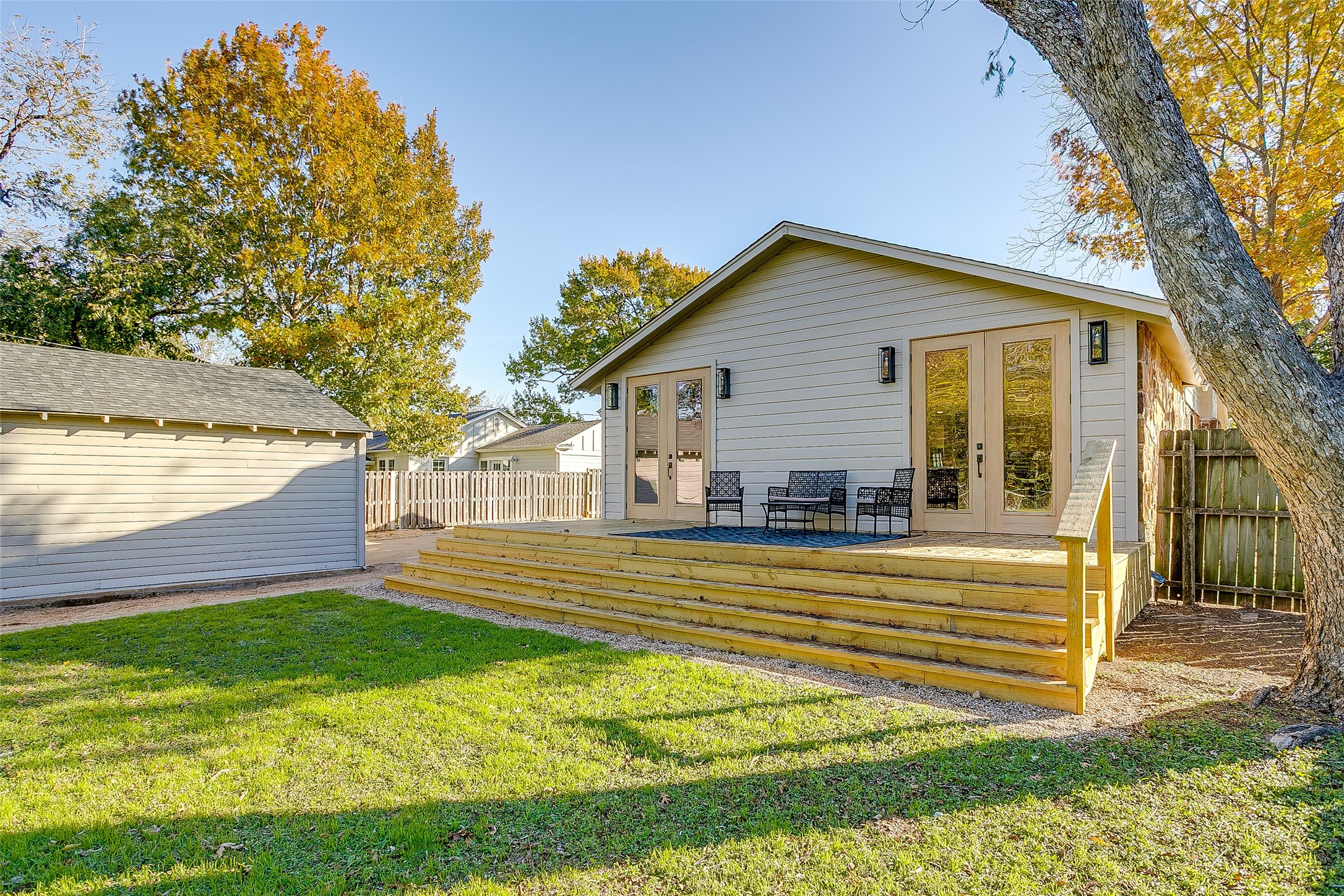 3532 W Biddison Street