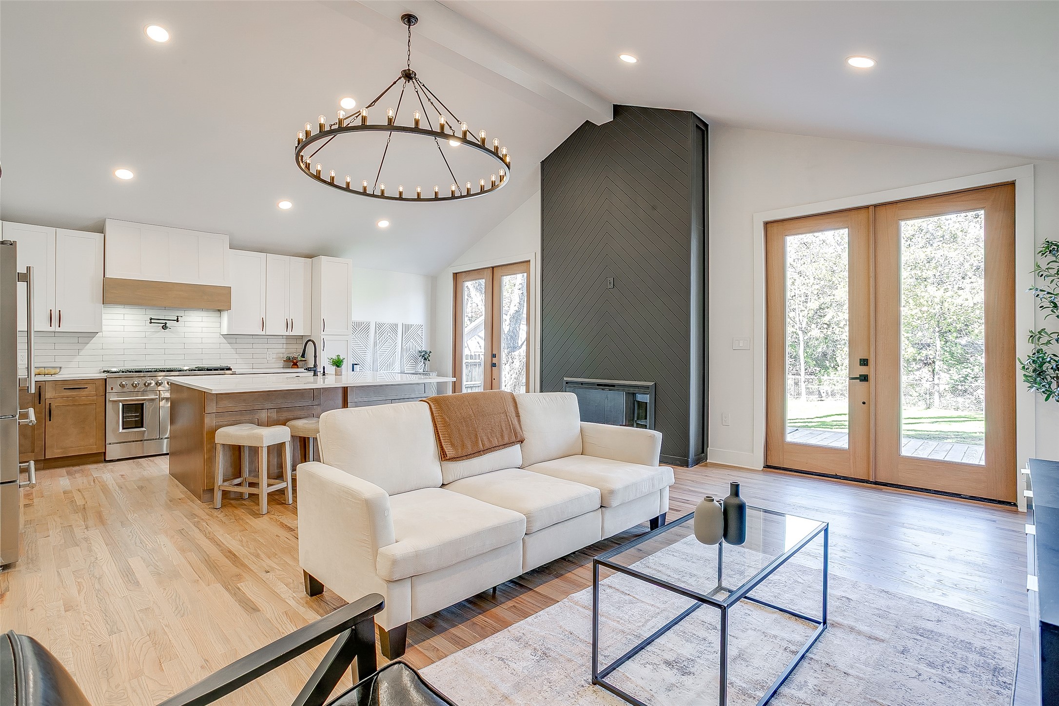 3532 W Biddison Street