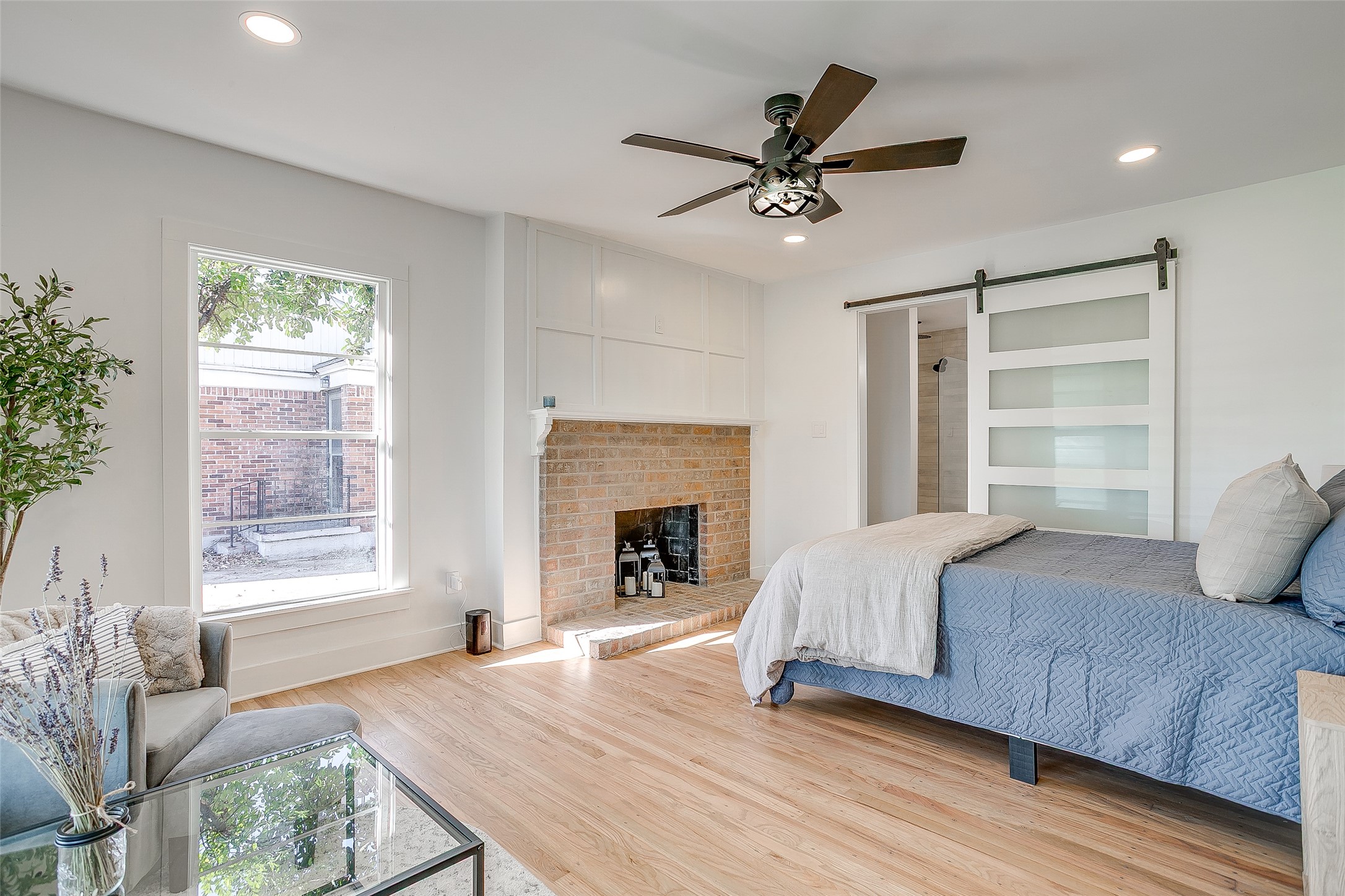 3532 W Biddison Street