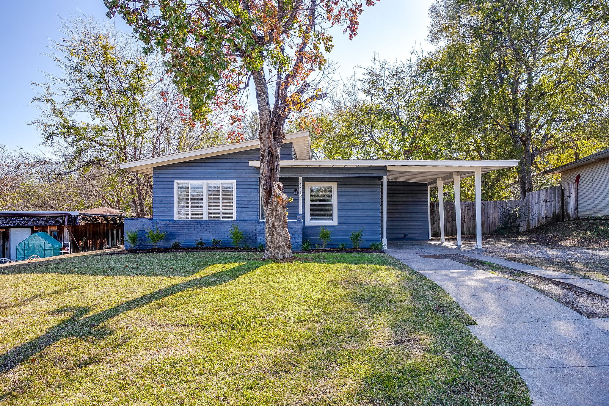 4413 Wellesley Avenue