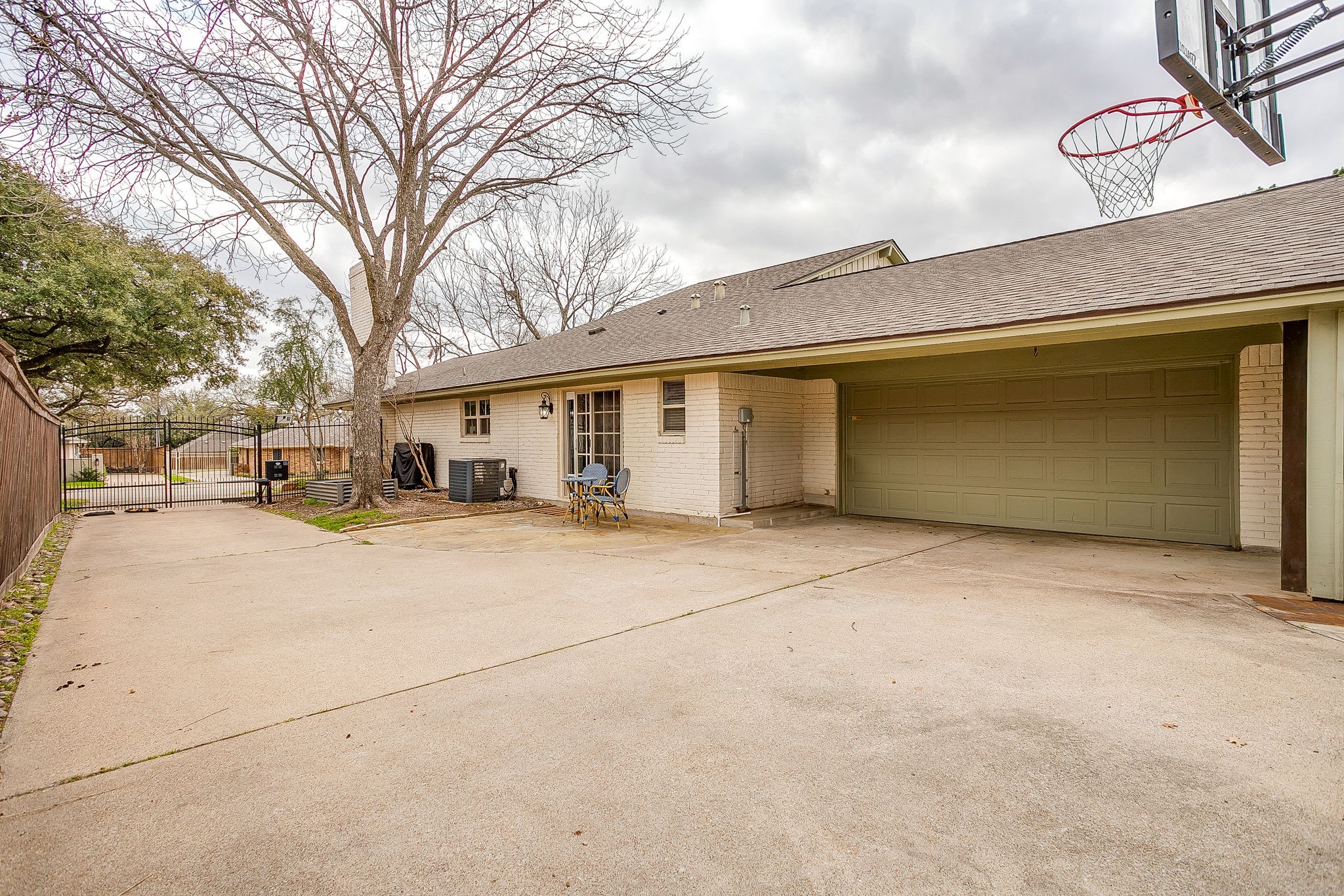 3928 Stonehenge Road